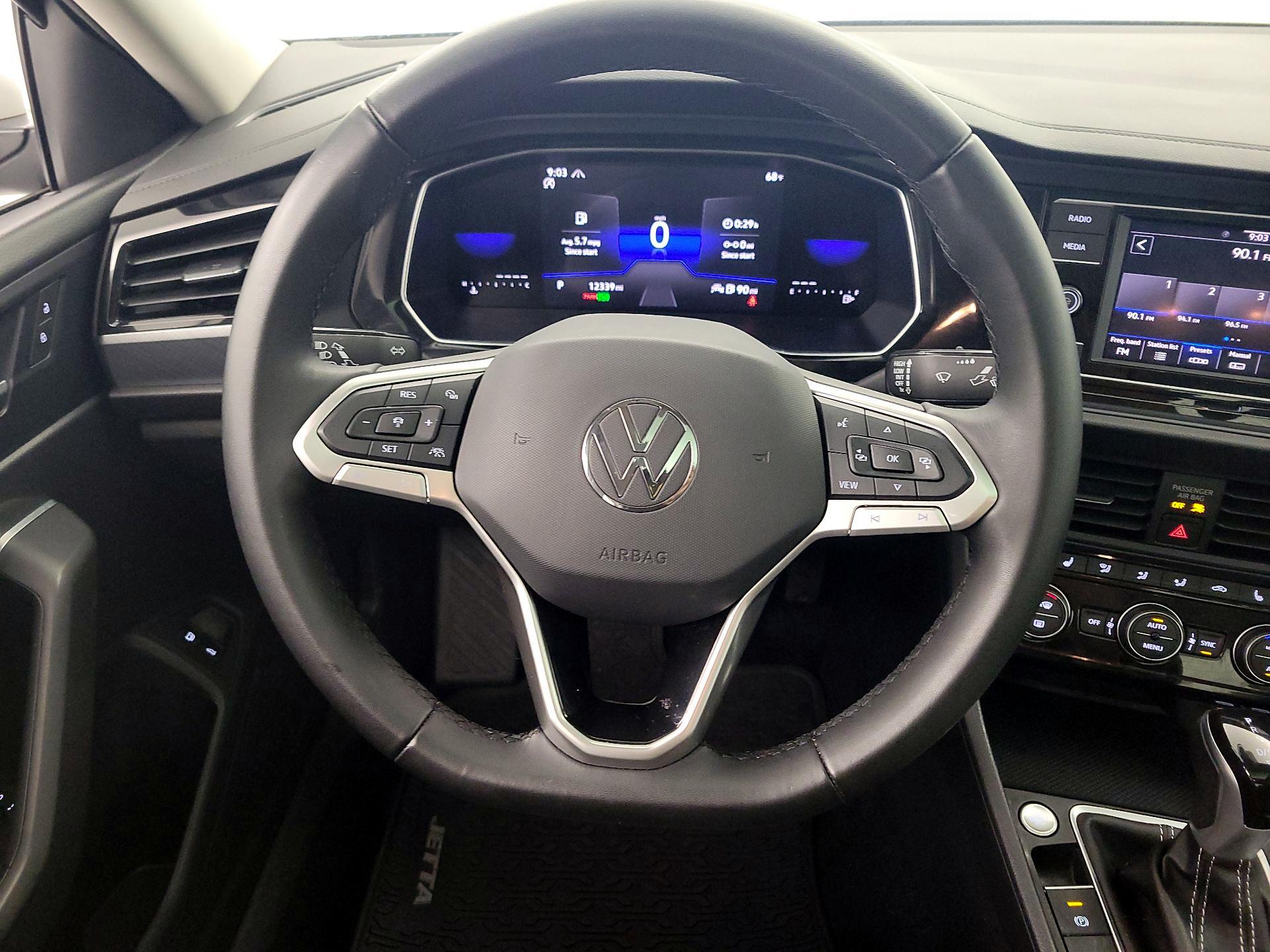 Thumbnail: 2023 Volkswagen Jetta - 10