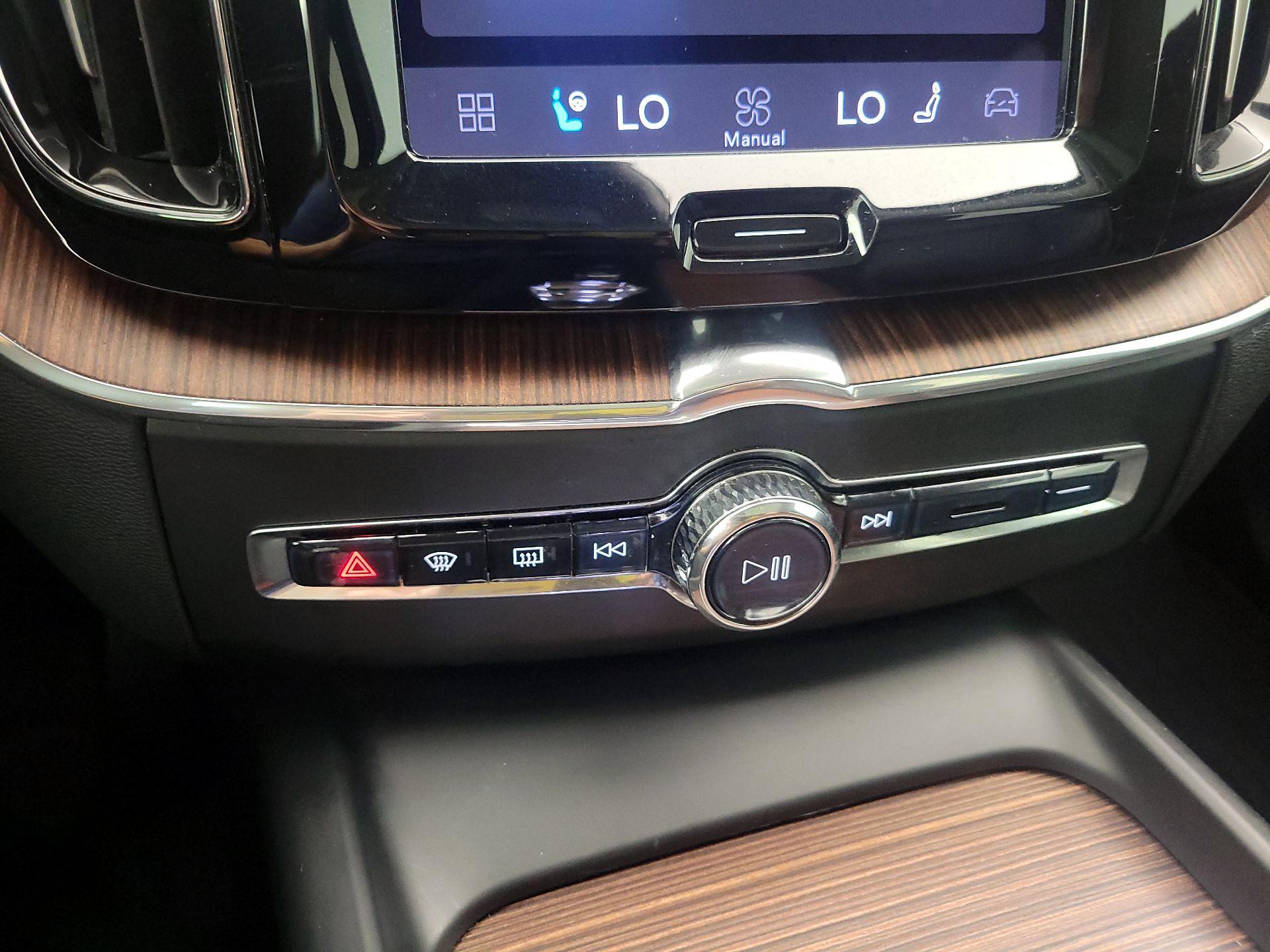 Thumbnail: 2023 Volvo XC60 - 16