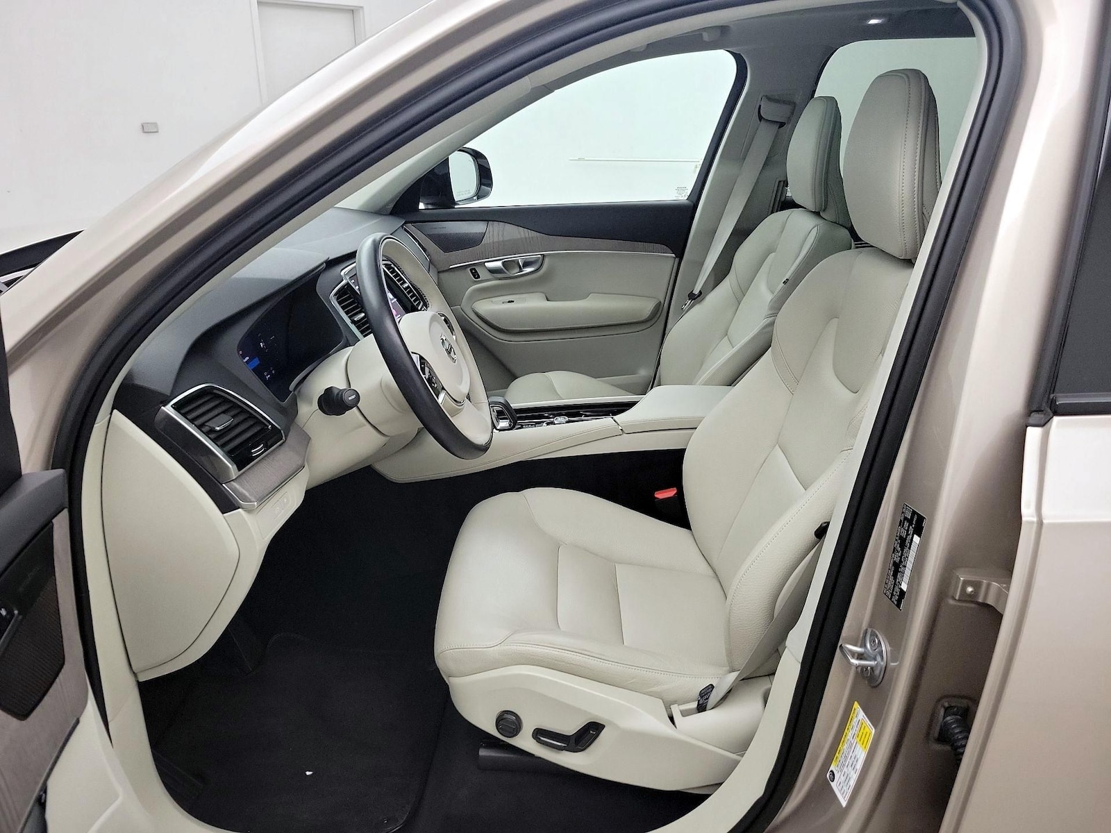 2023 Volvo XC90 Plus - Photo 12