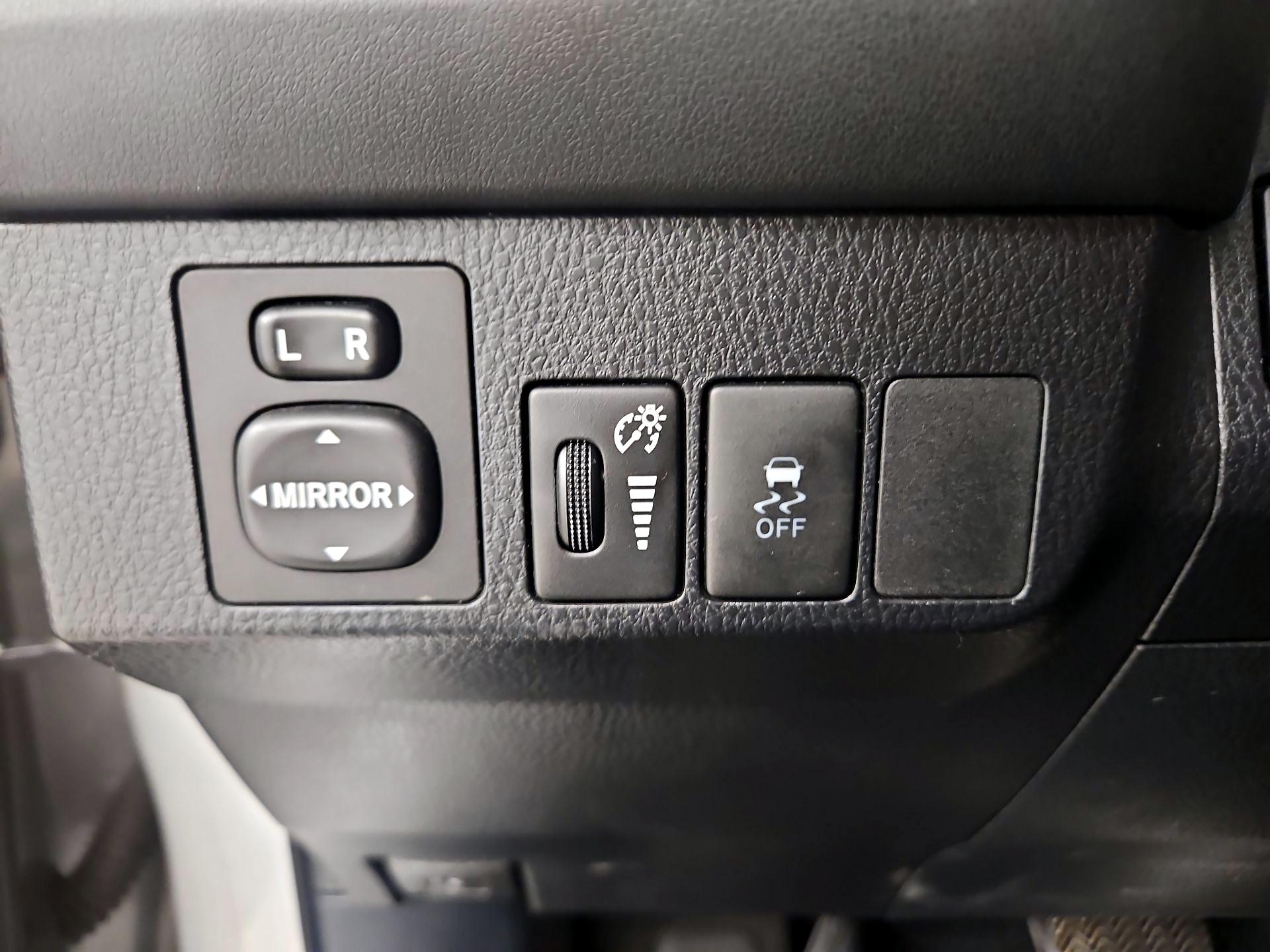 Thumbnail: 2014 Toyota RAV4 - 13