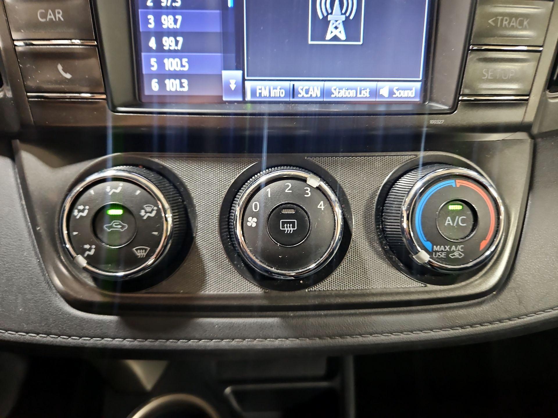 Thumbnail: 2014 Toyota RAV4 - 16