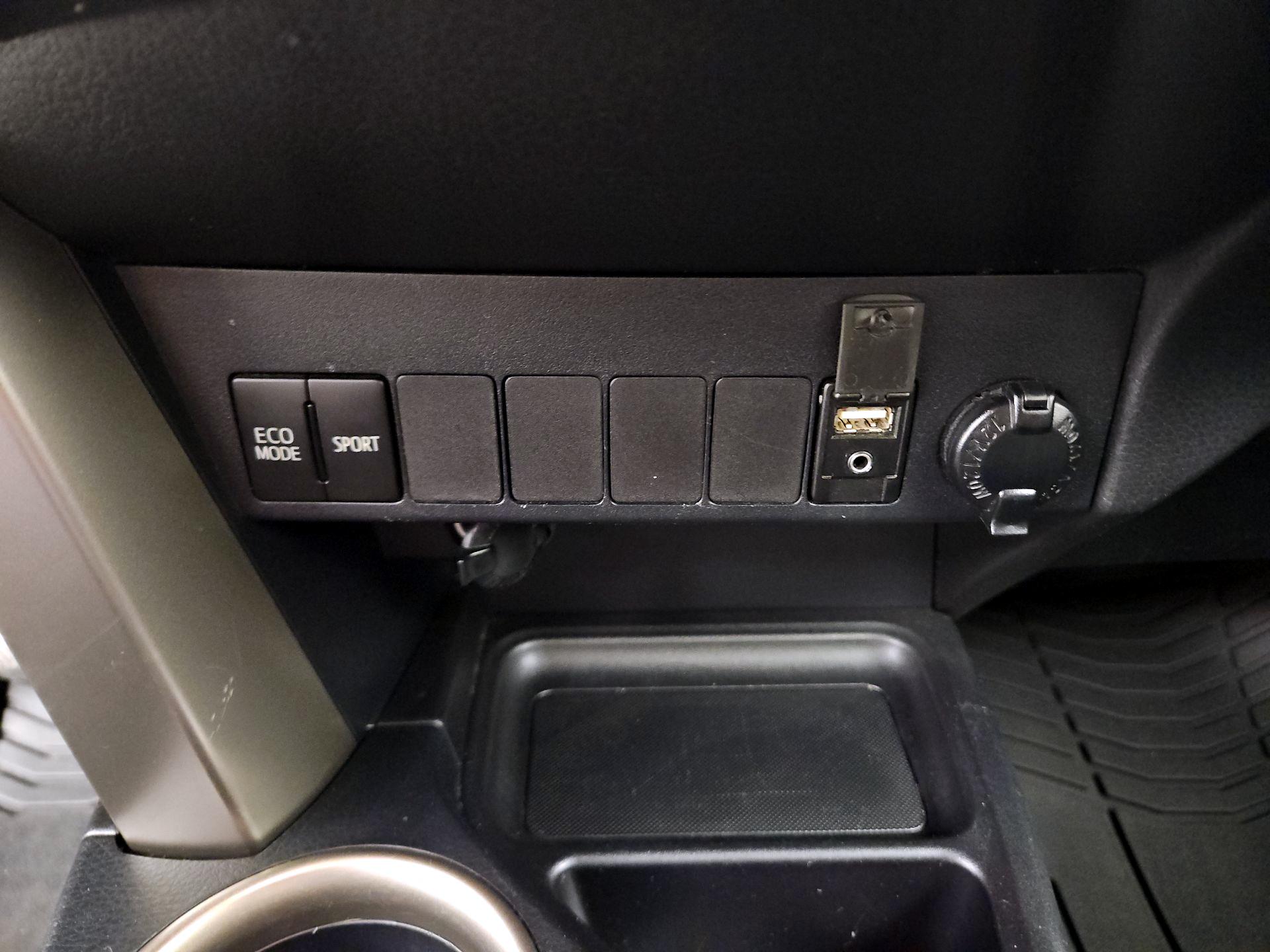 Thumbnail: 2014 Toyota RAV4 - 18