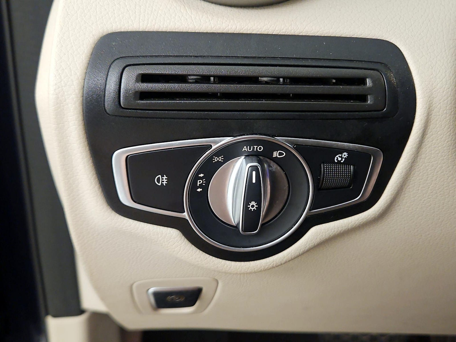 2022 Mercedes-Benz GLC GLC300 - Photo 14