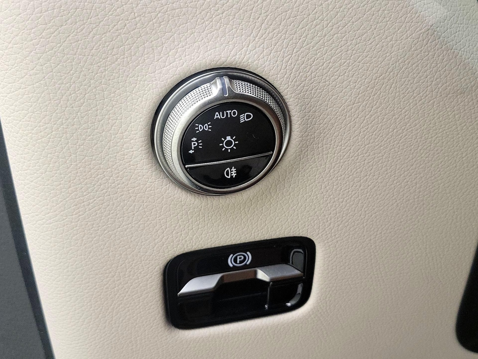 2025 Mercedes-Benz GLC Base - Photo 14