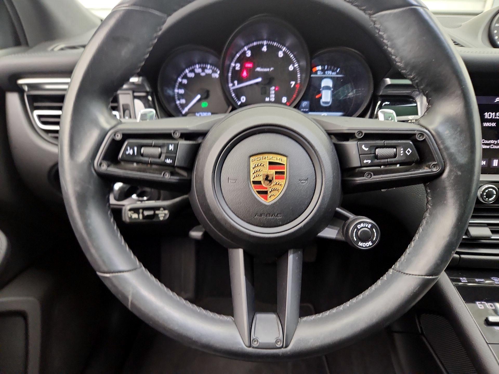 Thumbnail: 2023 Porsche Macan - 10