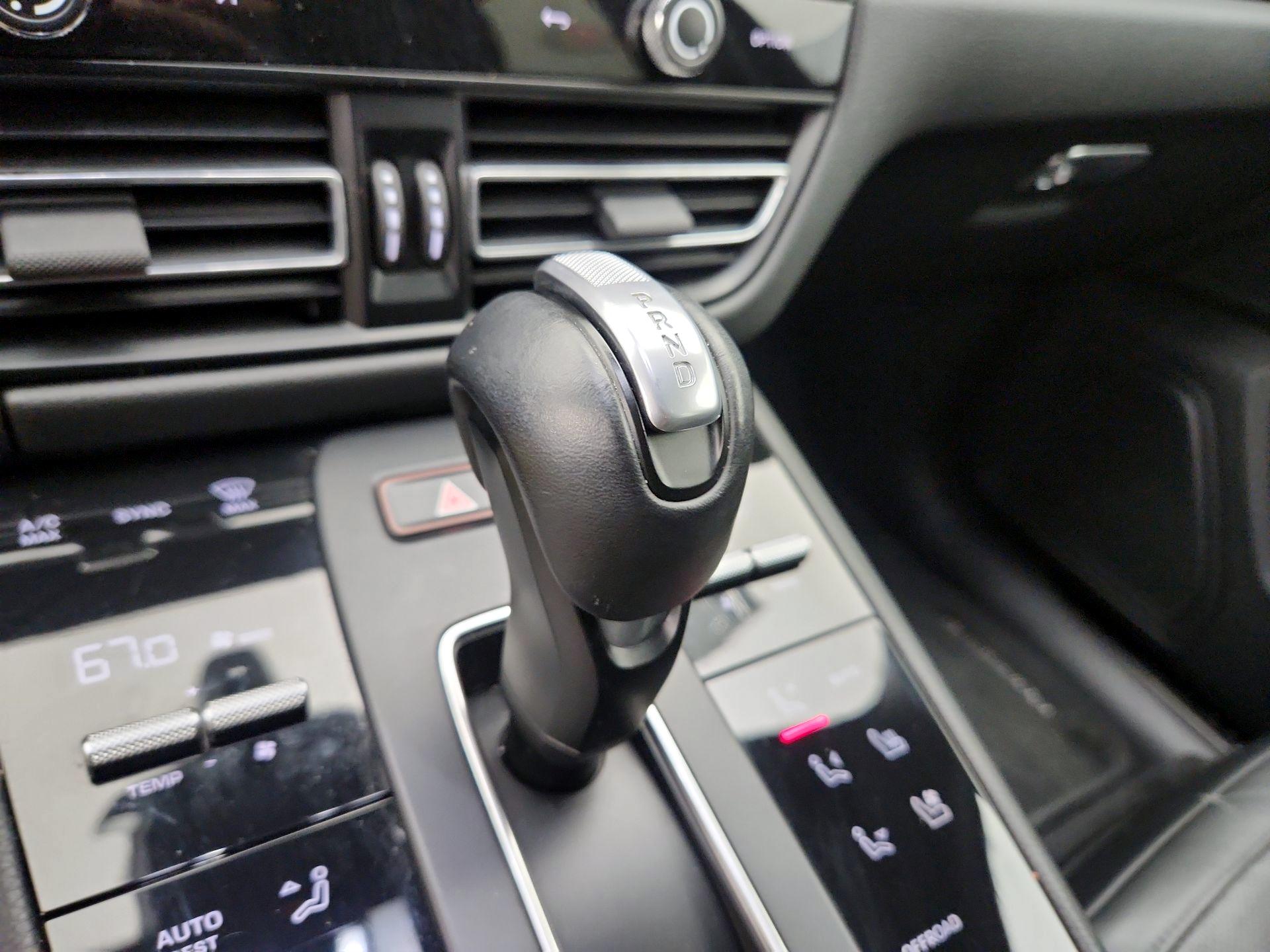 Thumbnail: 2023 Porsche Macan - 17