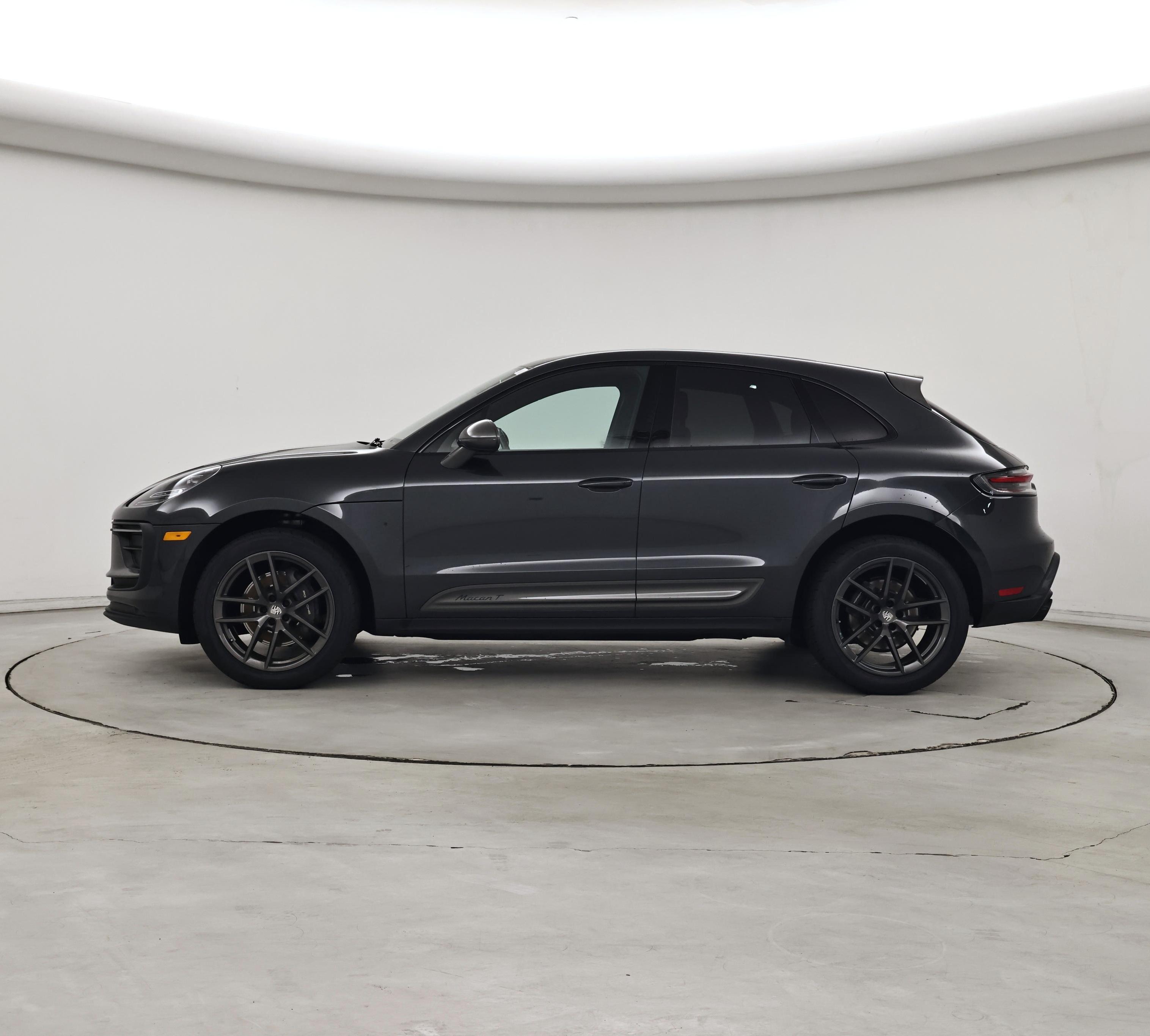 Thumbnail: 2023 Porsche Macan - 3