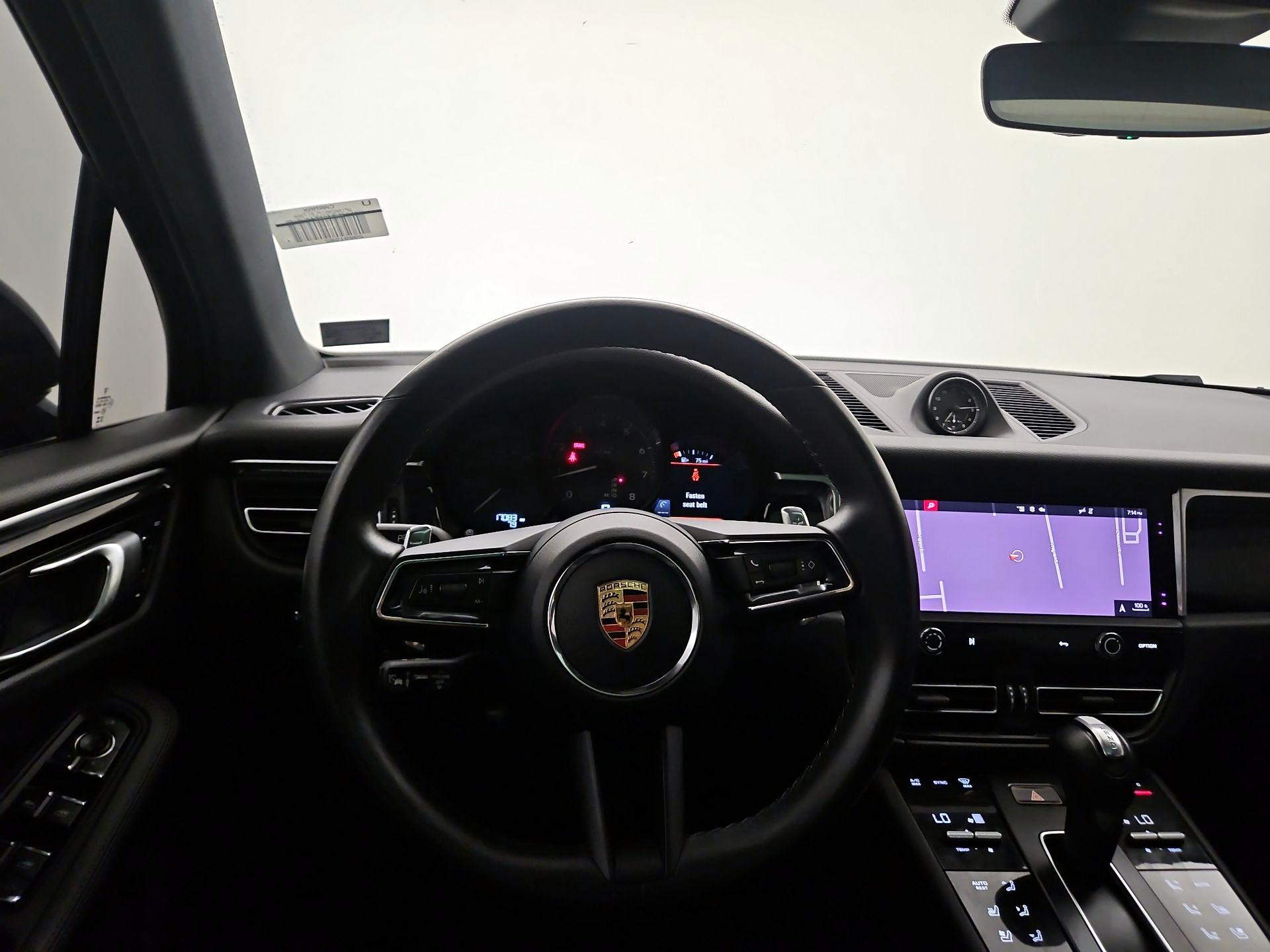 Thumbnail: 2023 Porsche Macan - 10