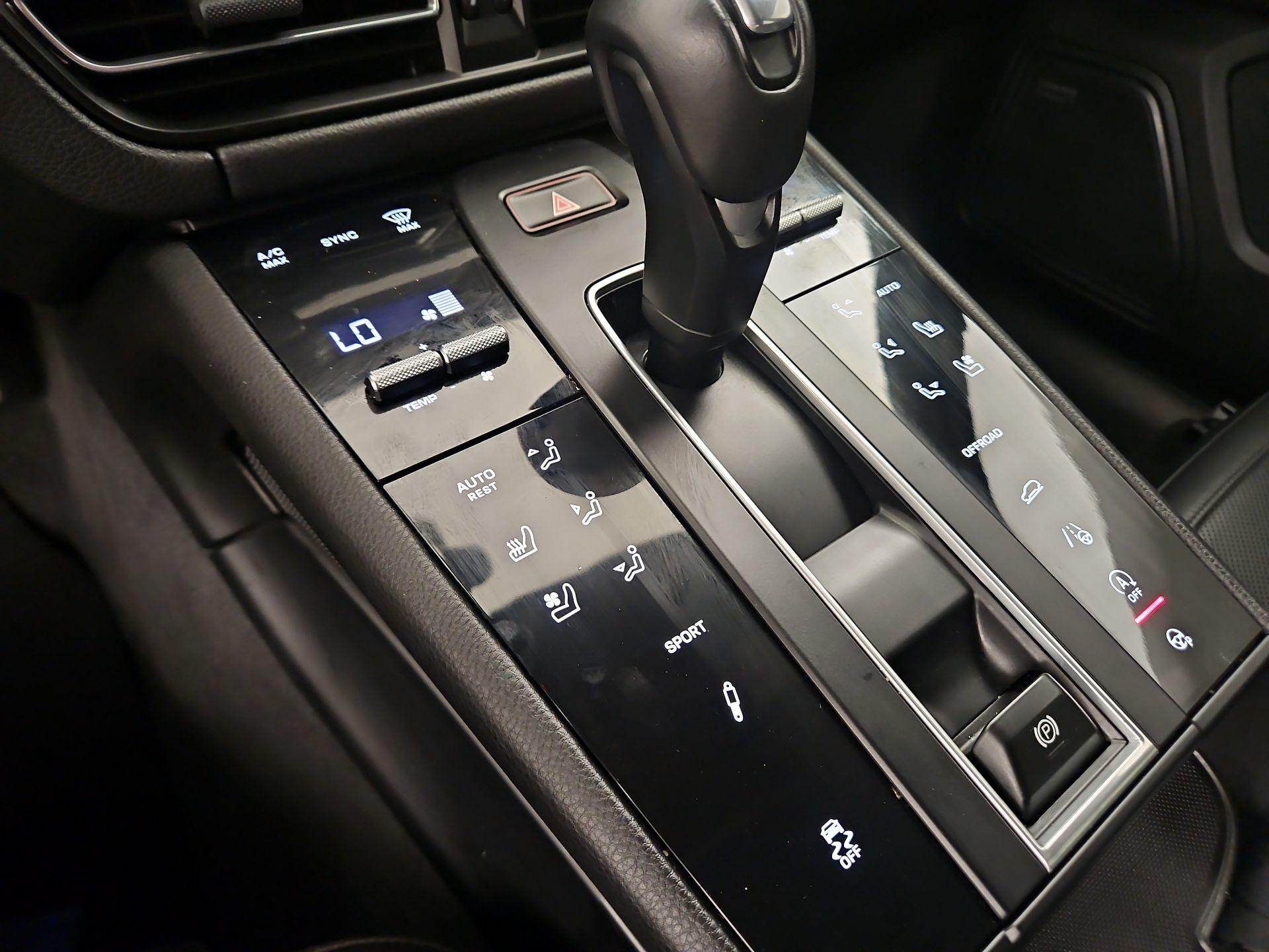 Thumbnail: 2023 Porsche Macan - 17