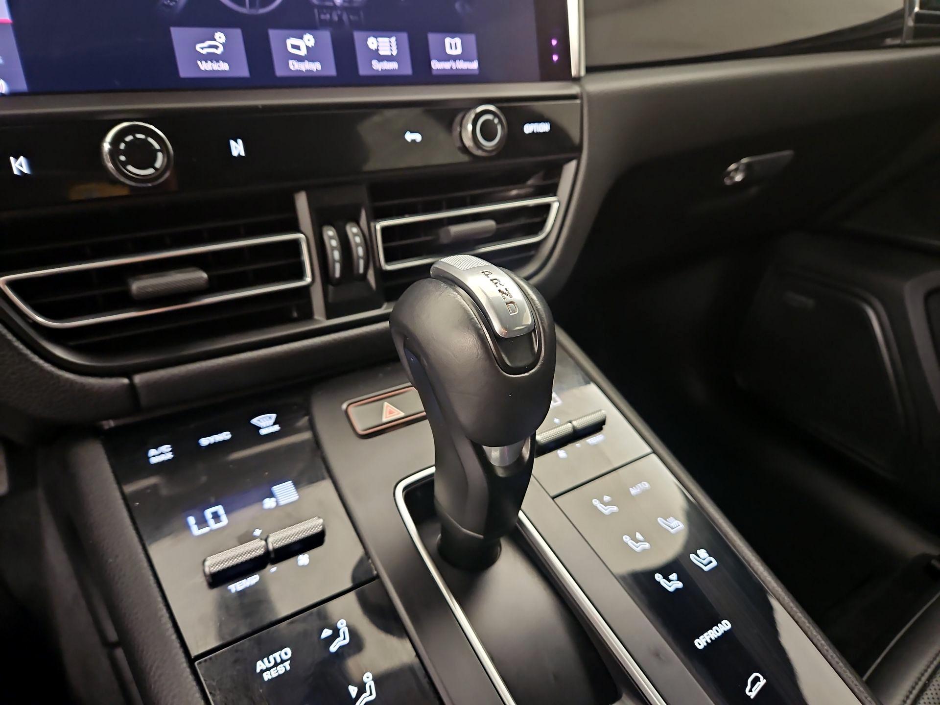 Thumbnail: 2023 Porsche Macan - 18