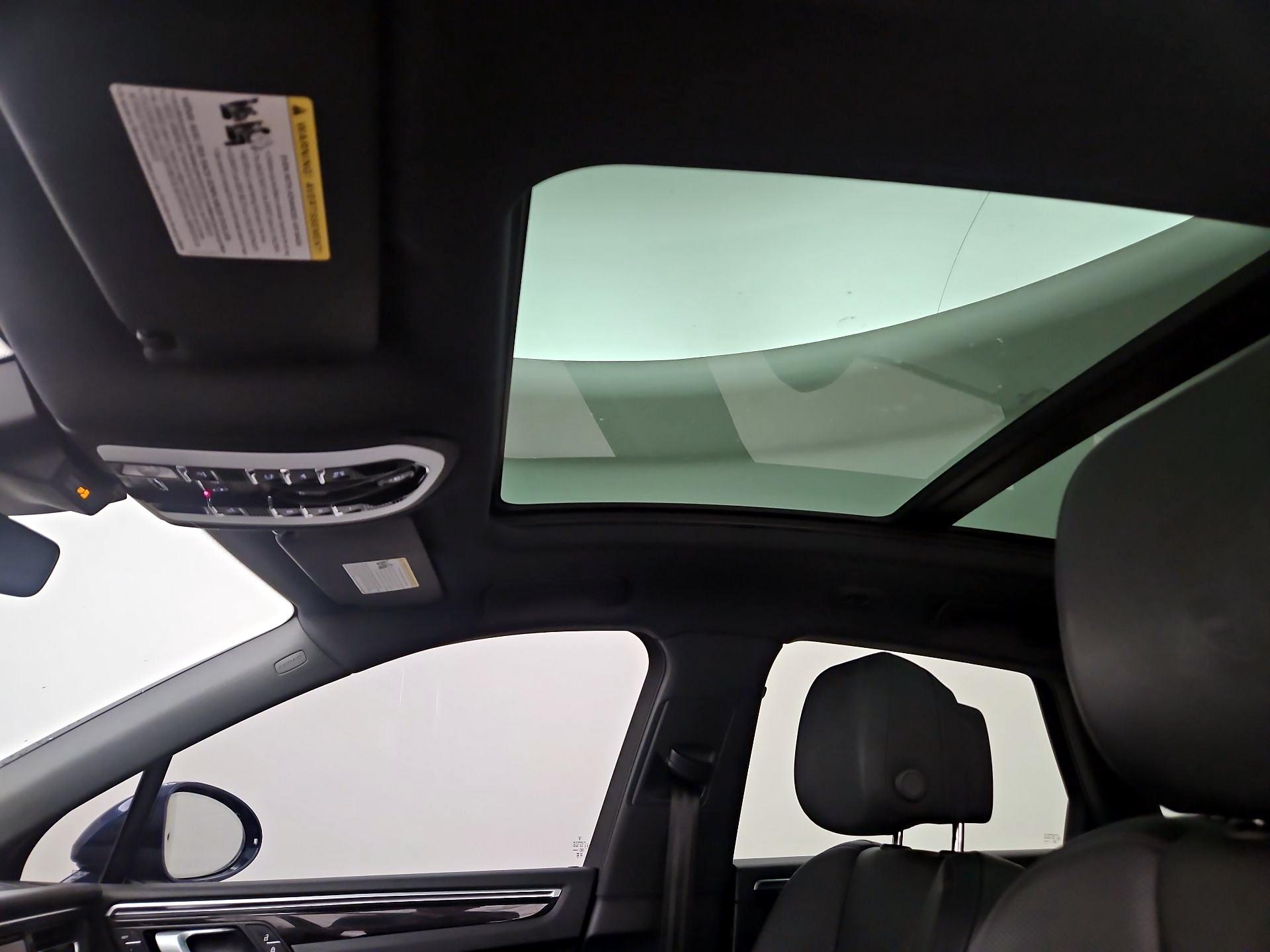 Thumbnail: 2023 Porsche Macan - 20