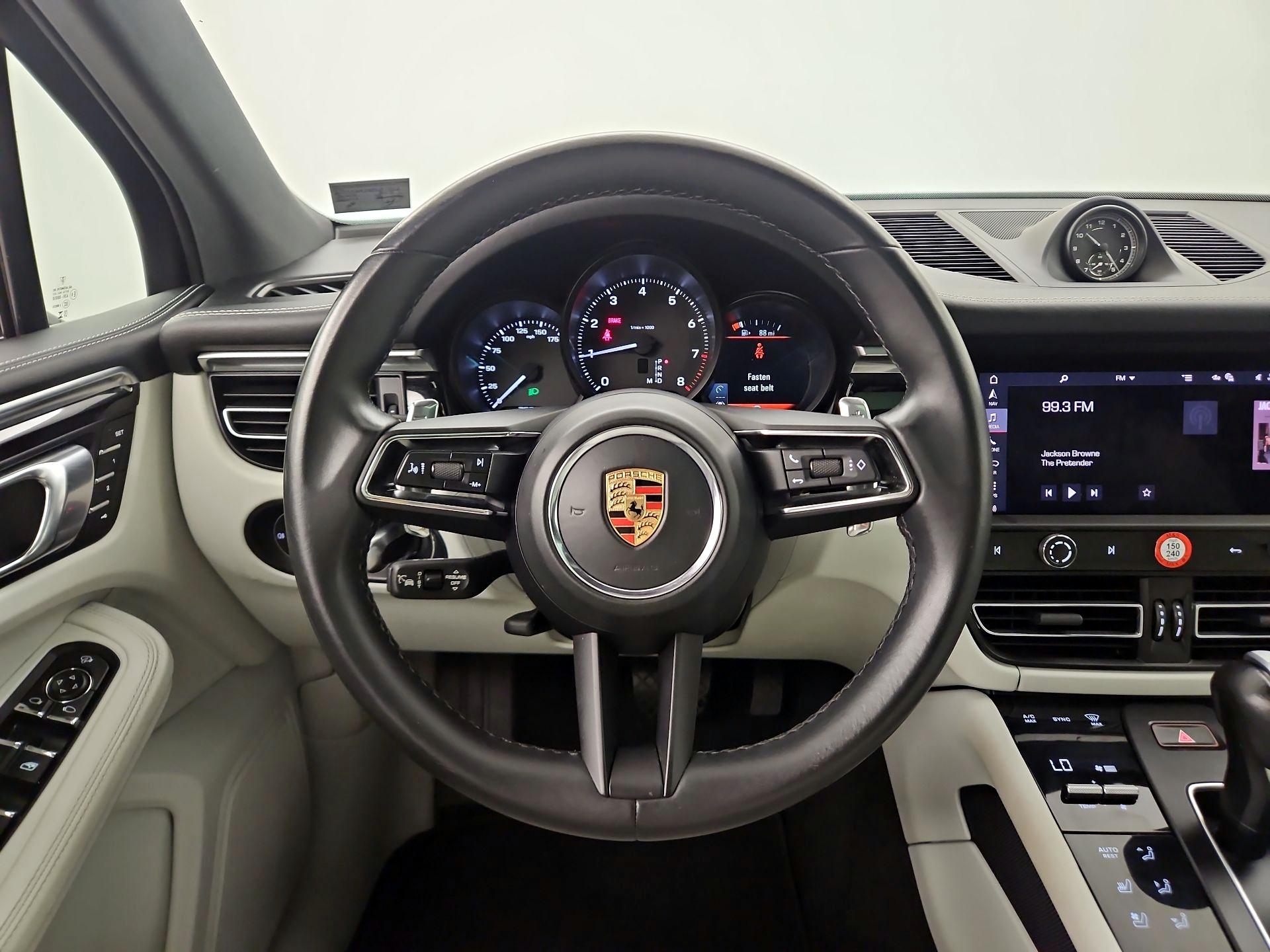 Thumbnail: 2023 Porsche Macan - 10