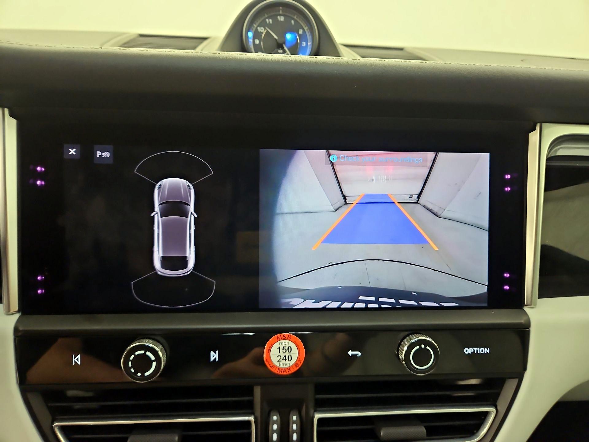 Thumbnail: 2023 Porsche Macan - 14