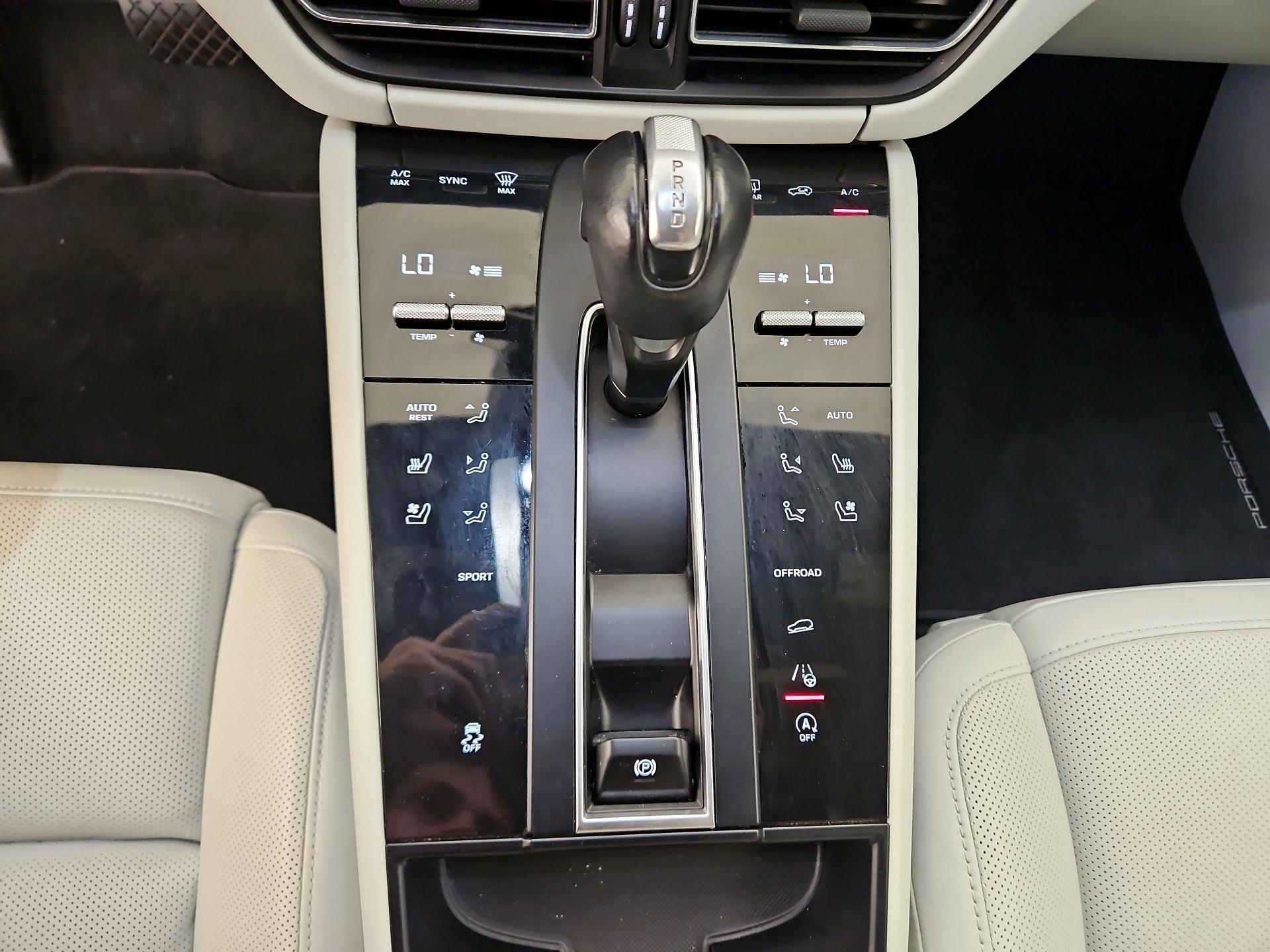 Thumbnail: 2023 Porsche Macan - 16