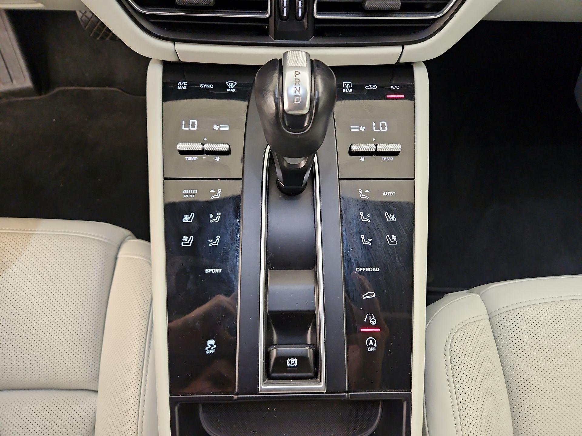 Thumbnail: 2023 Porsche Macan - 17