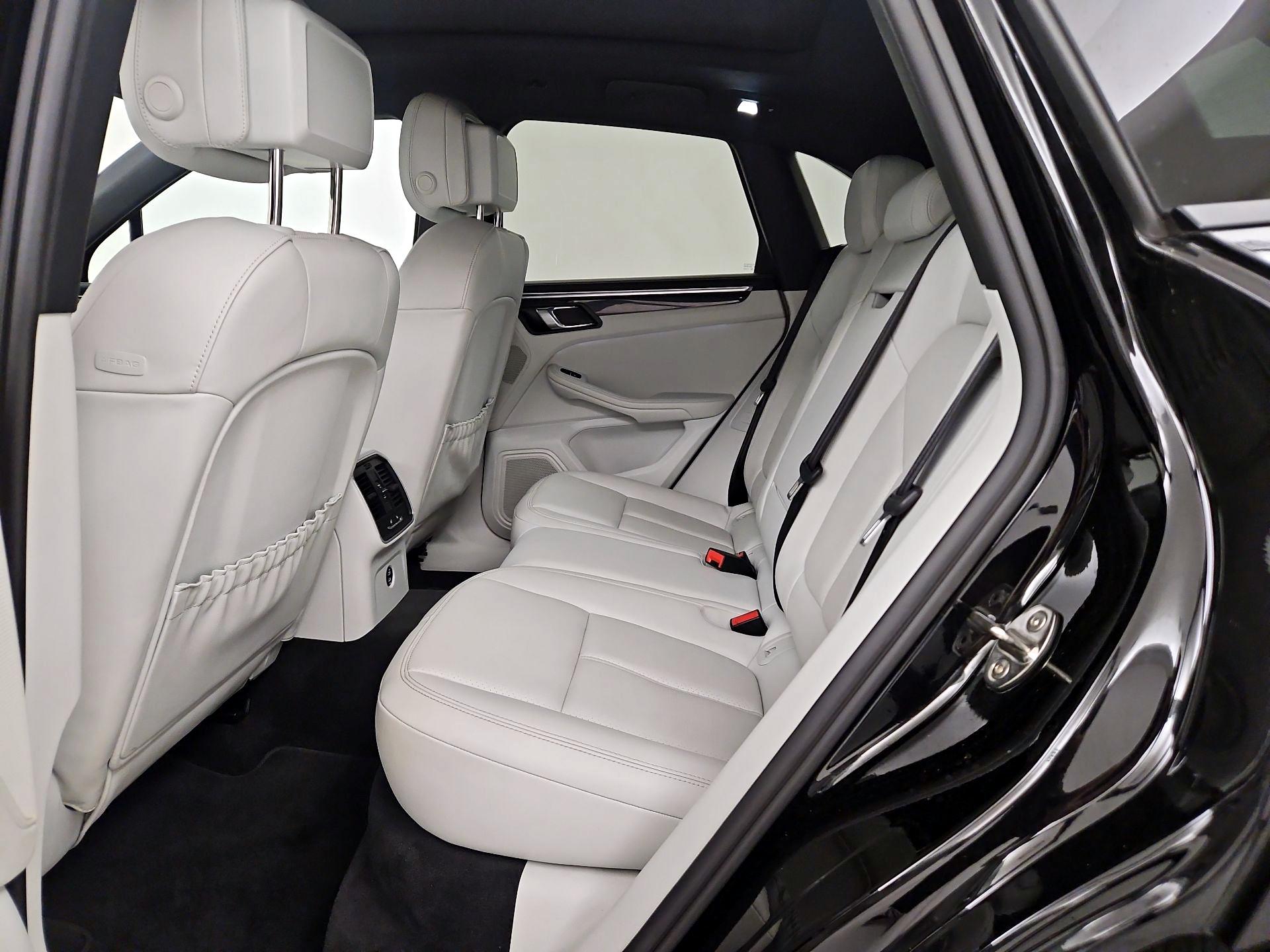 Thumbnail: 2023 Porsche Macan - 20