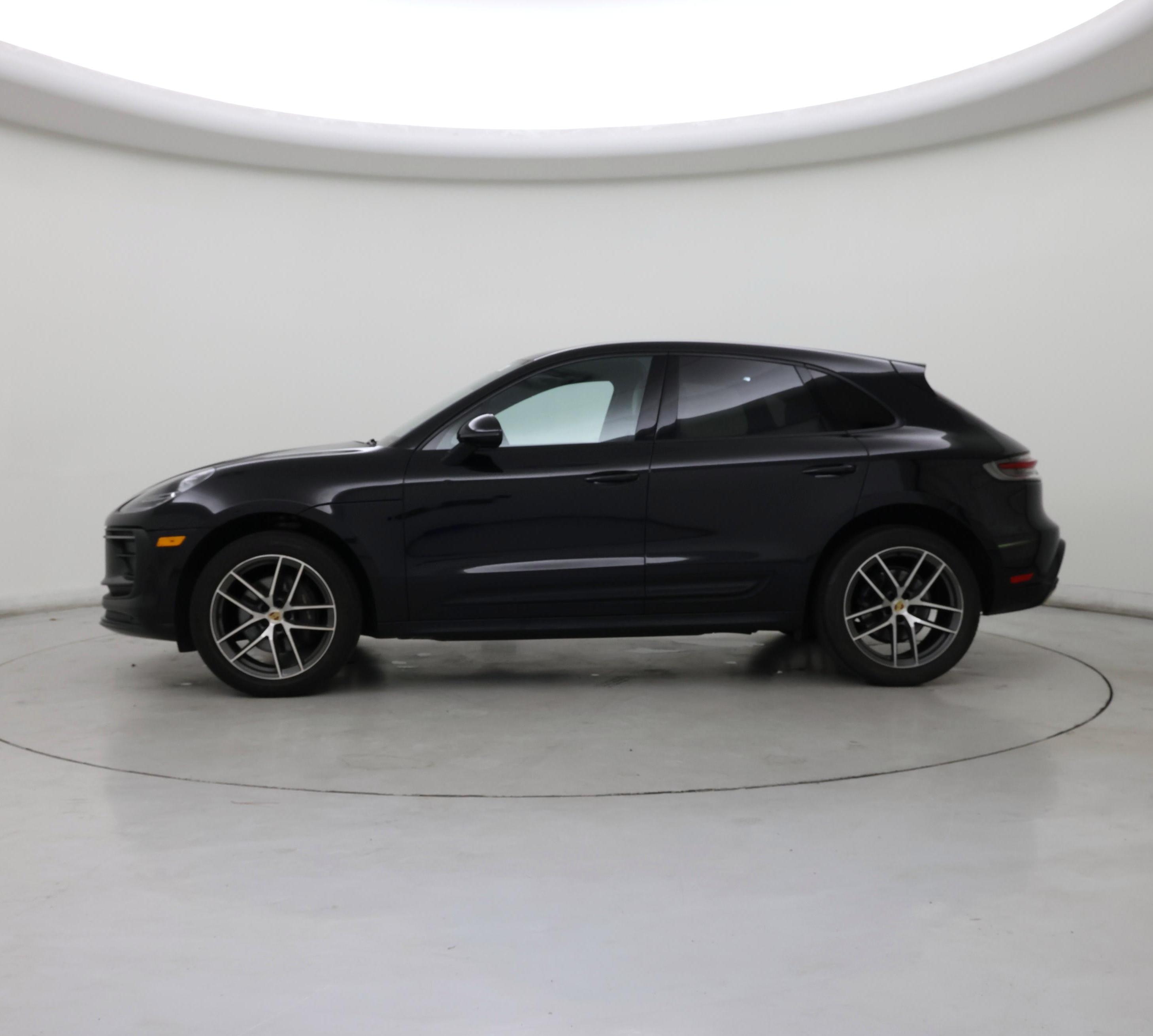 Thumbnail: 2023 Porsche Macan - 3