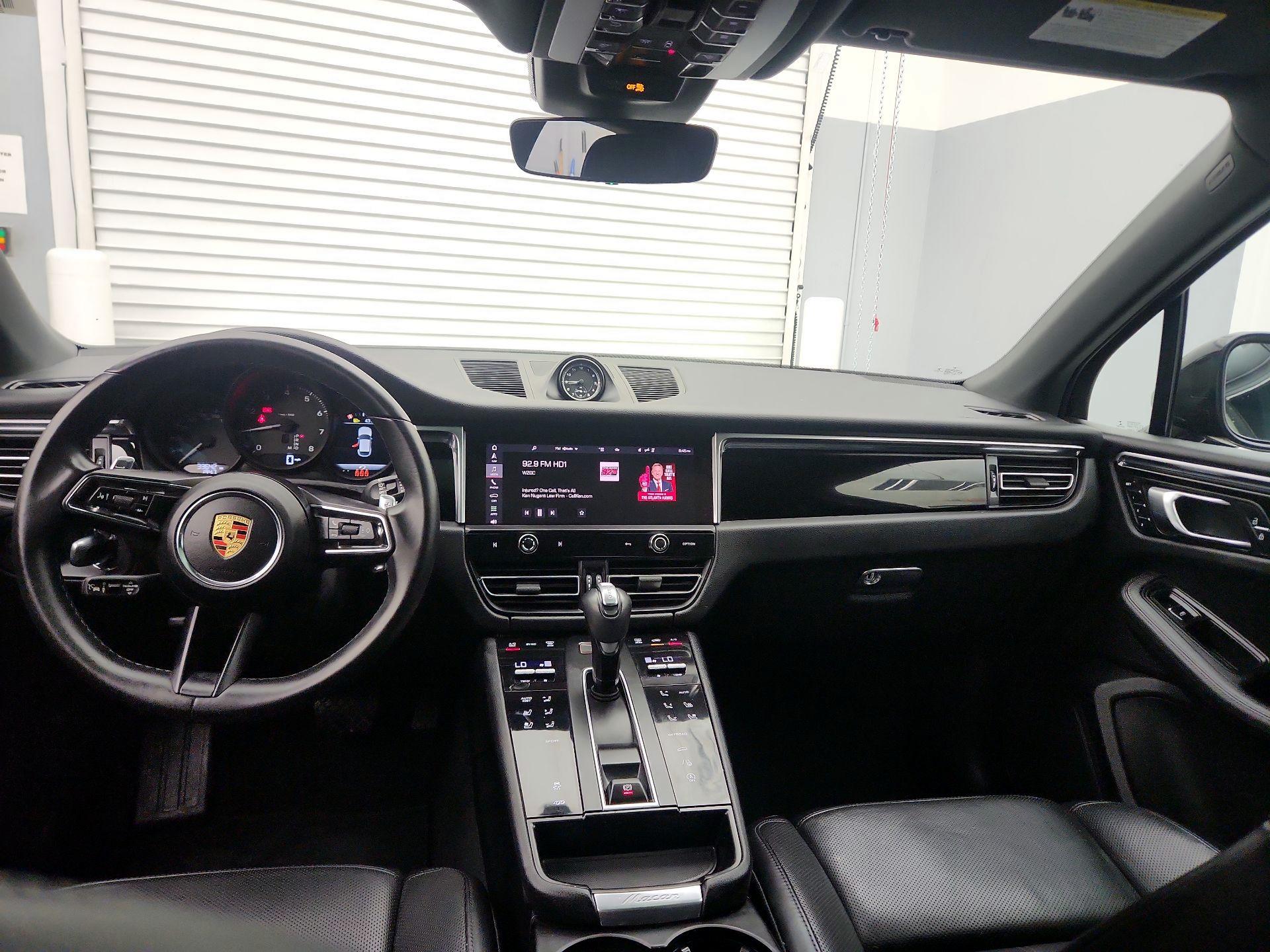 Thumbnail: 2023 Porsche Macan - 9
