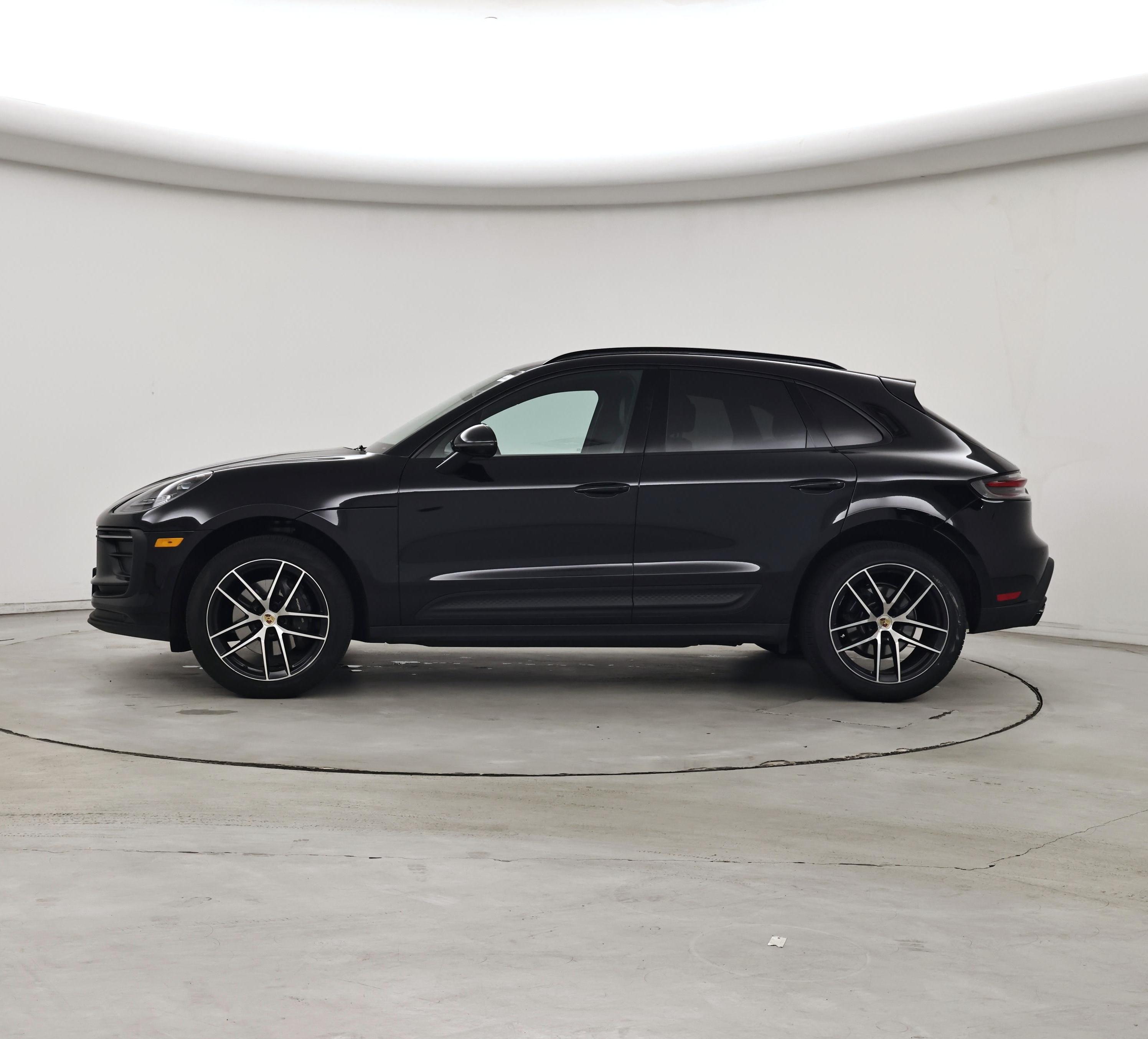 Thumbnail: 2023 Porsche Macan - 3