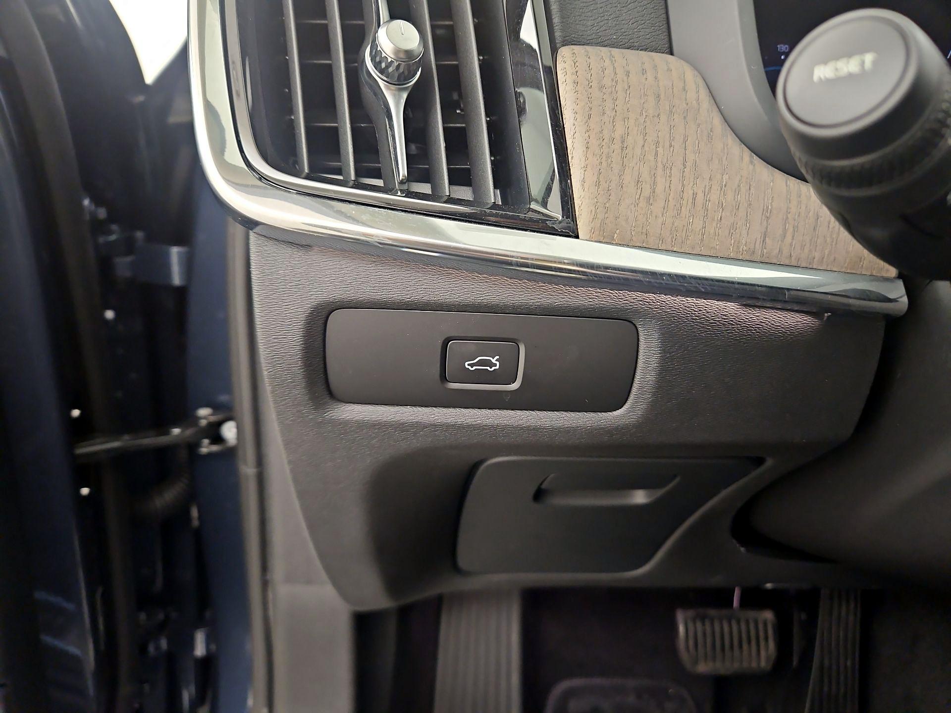 Thumbnail: 2024 Volvo S90 - 13