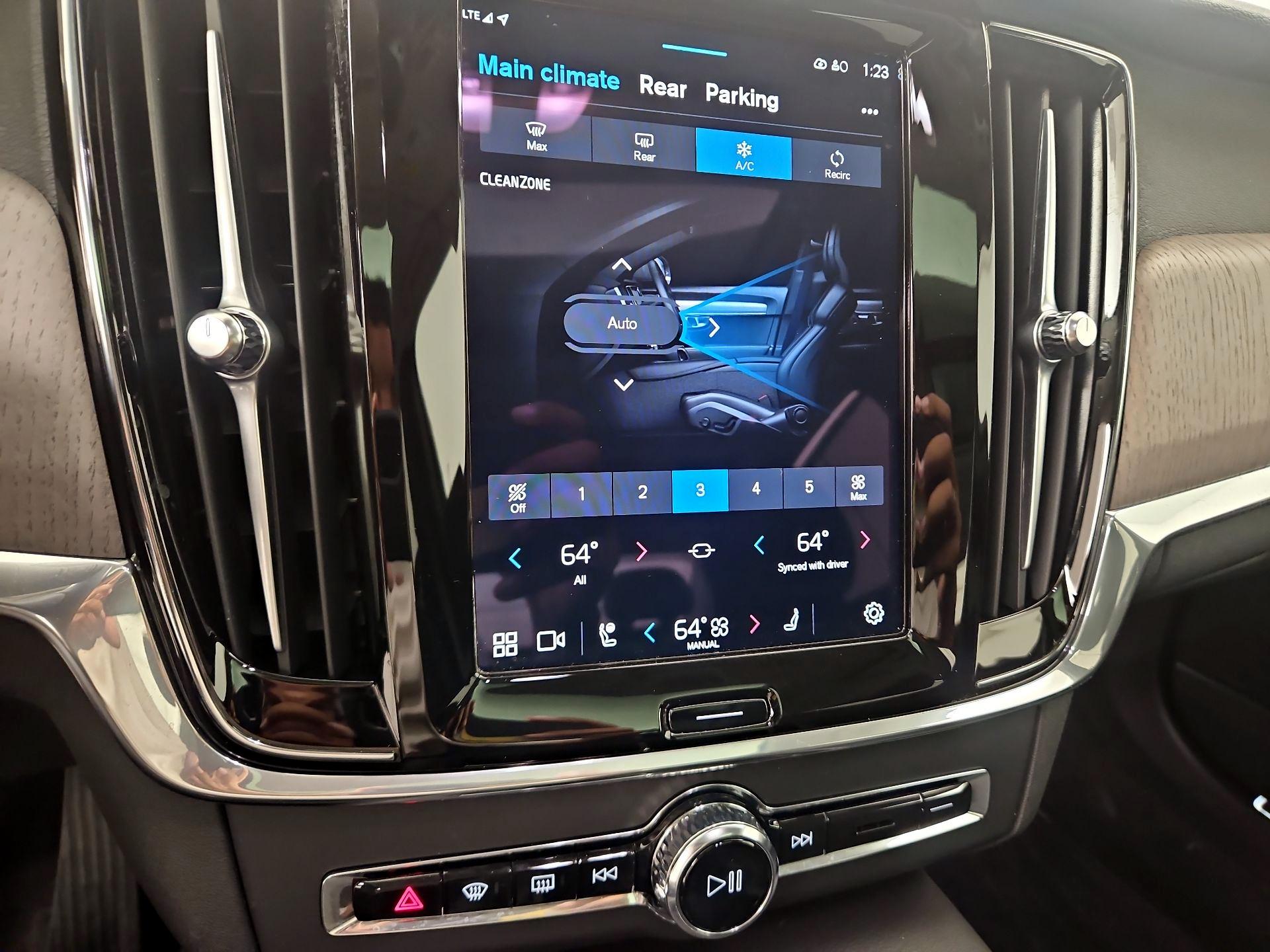Thumbnail: 2024 Volvo S90 - 17