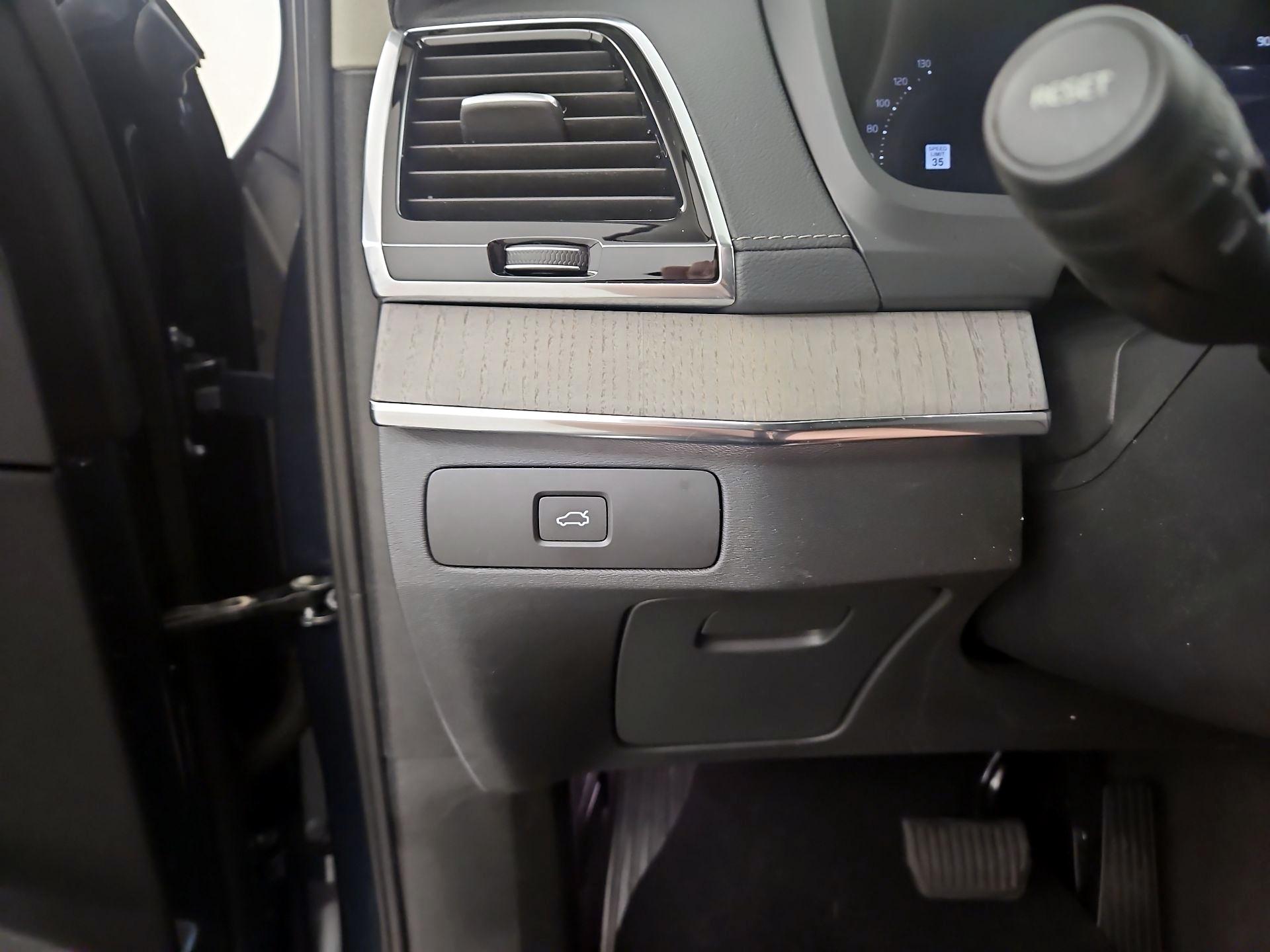 Thumbnail: 2024 Volvo XC90 - 13