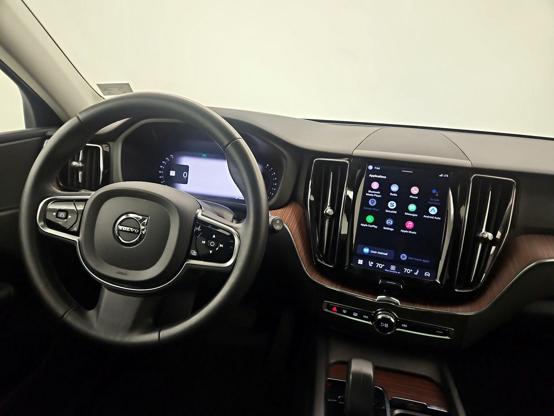 Thumbnail: 2023 Volvo XC60 - 10