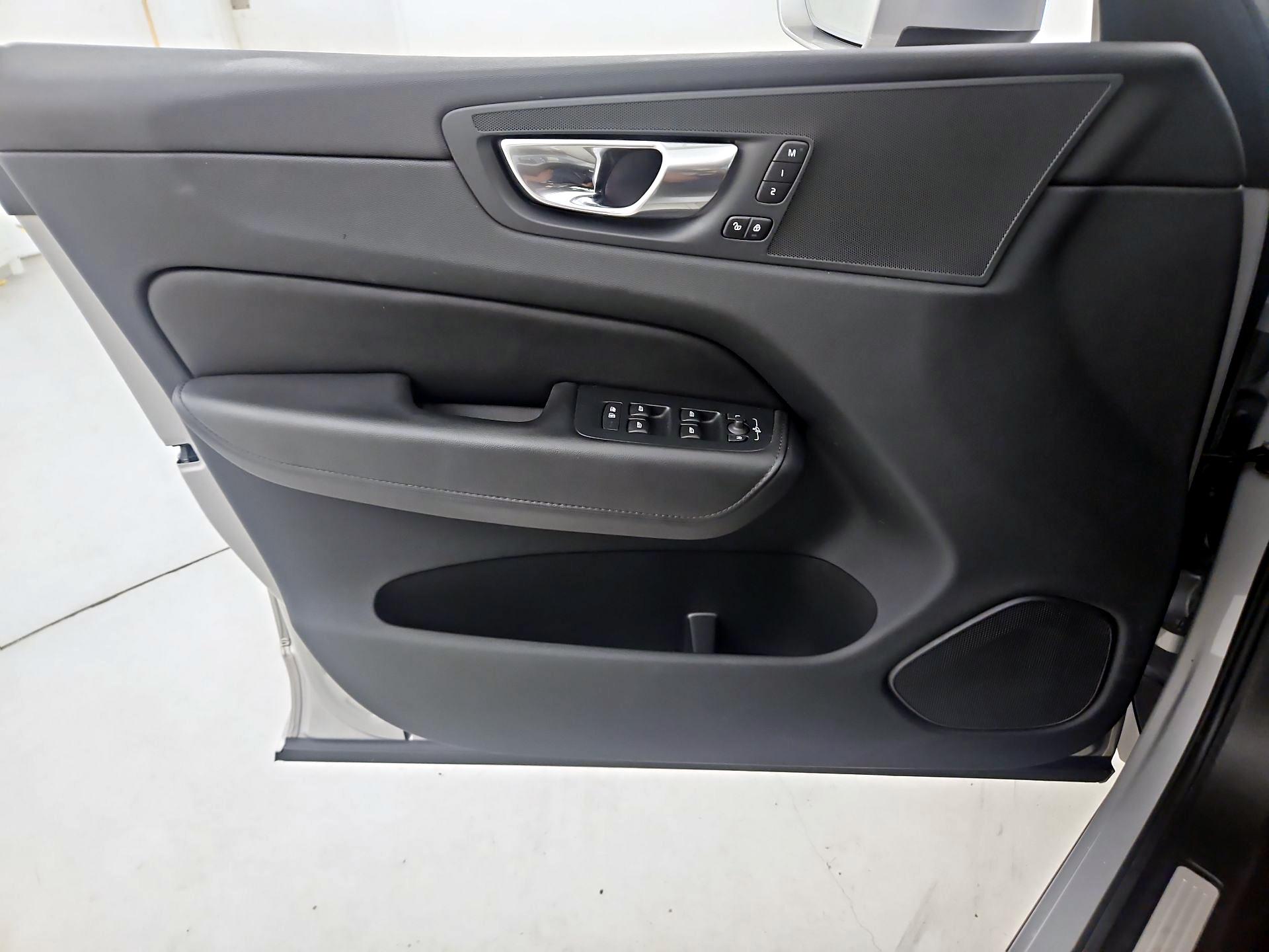 Thumbnail: 2023 Volvo XC60 - 12