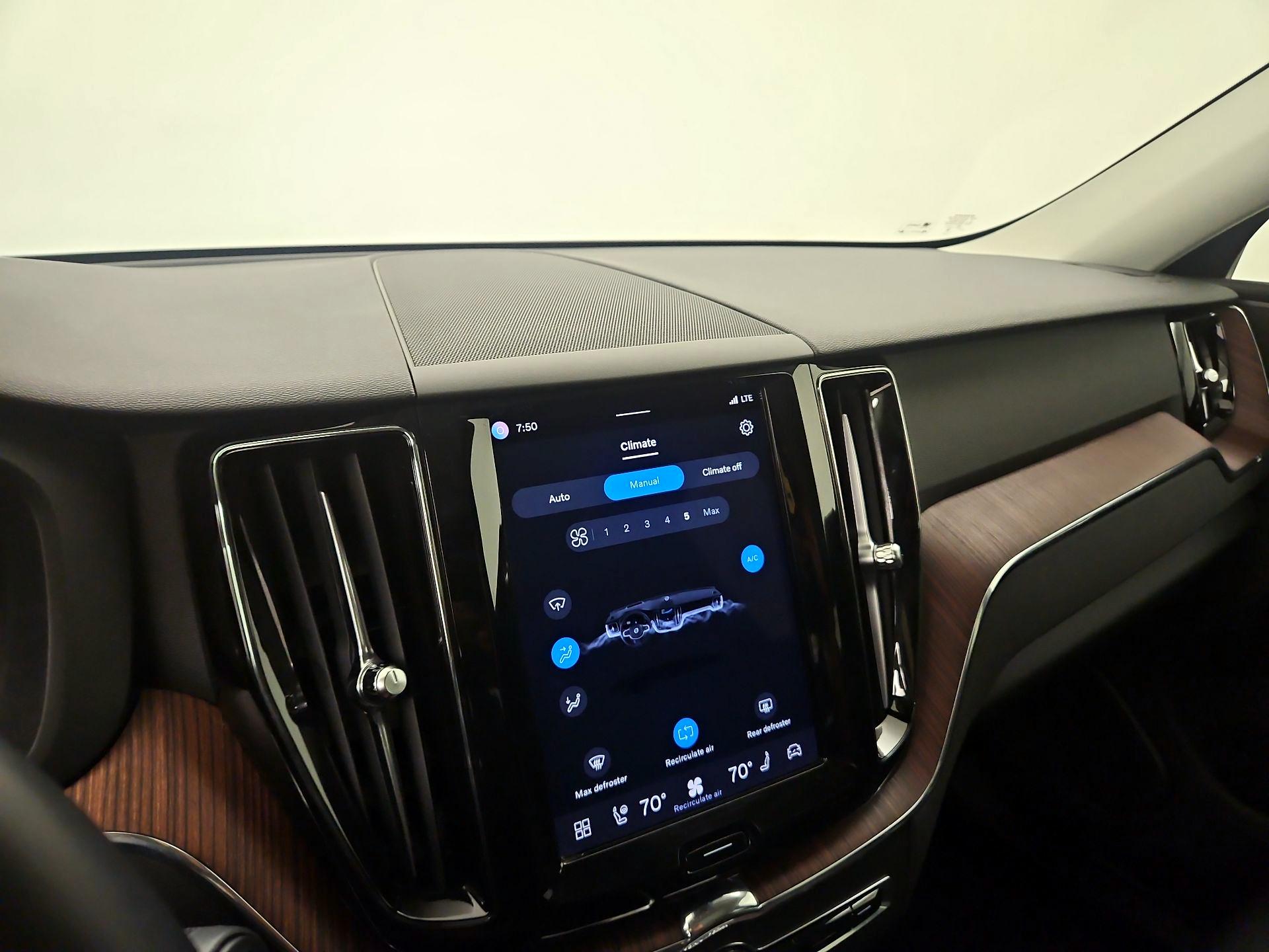 Thumbnail: 2023 Volvo XC60 - 16