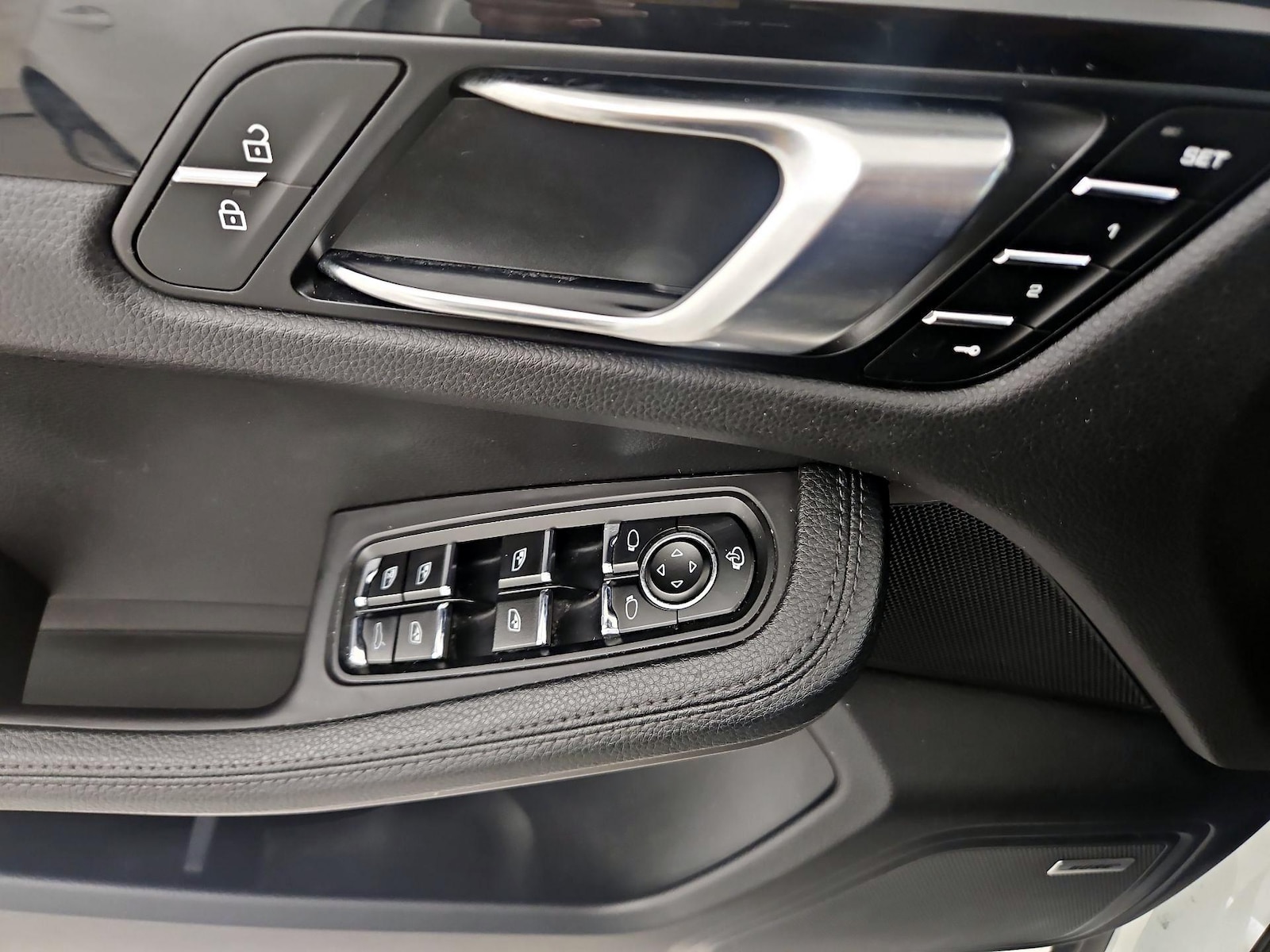 2024 Porsche Macan T - Photo 13