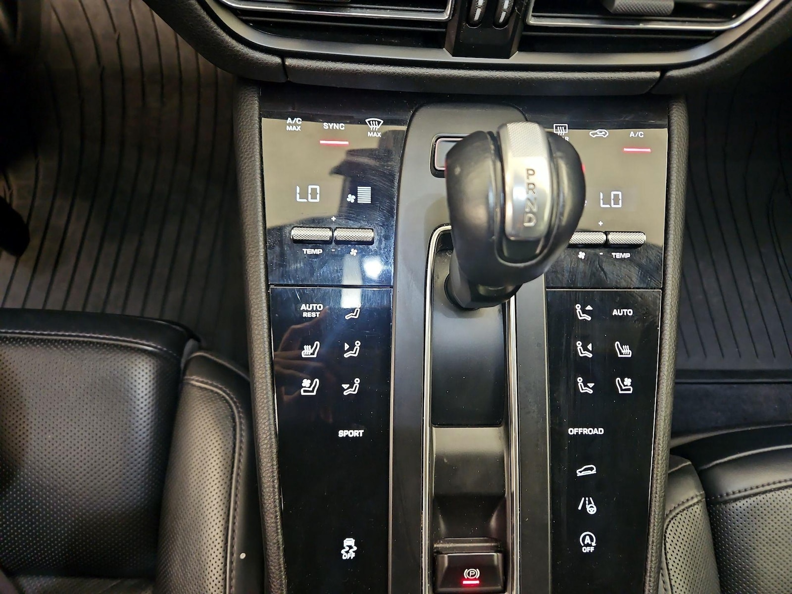 2024 Porsche Macan T - Photo 19