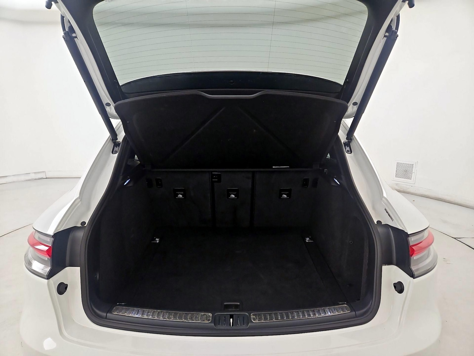 2024 Porsche Macan T - Photo 23