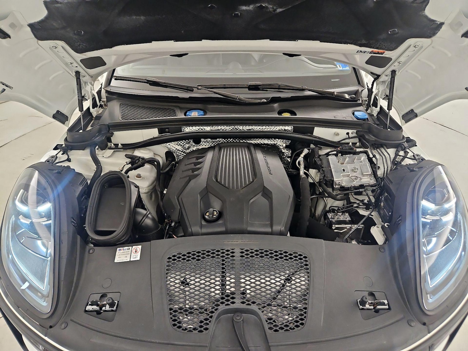 2024 Porsche Macan T - Photo 24