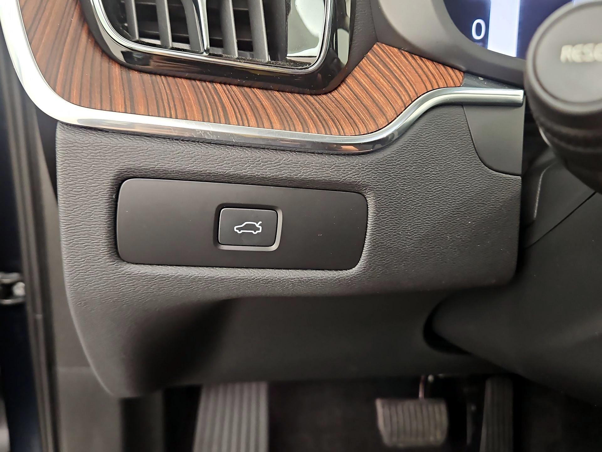 Thumbnail: 2024 Volvo XC60 - 13