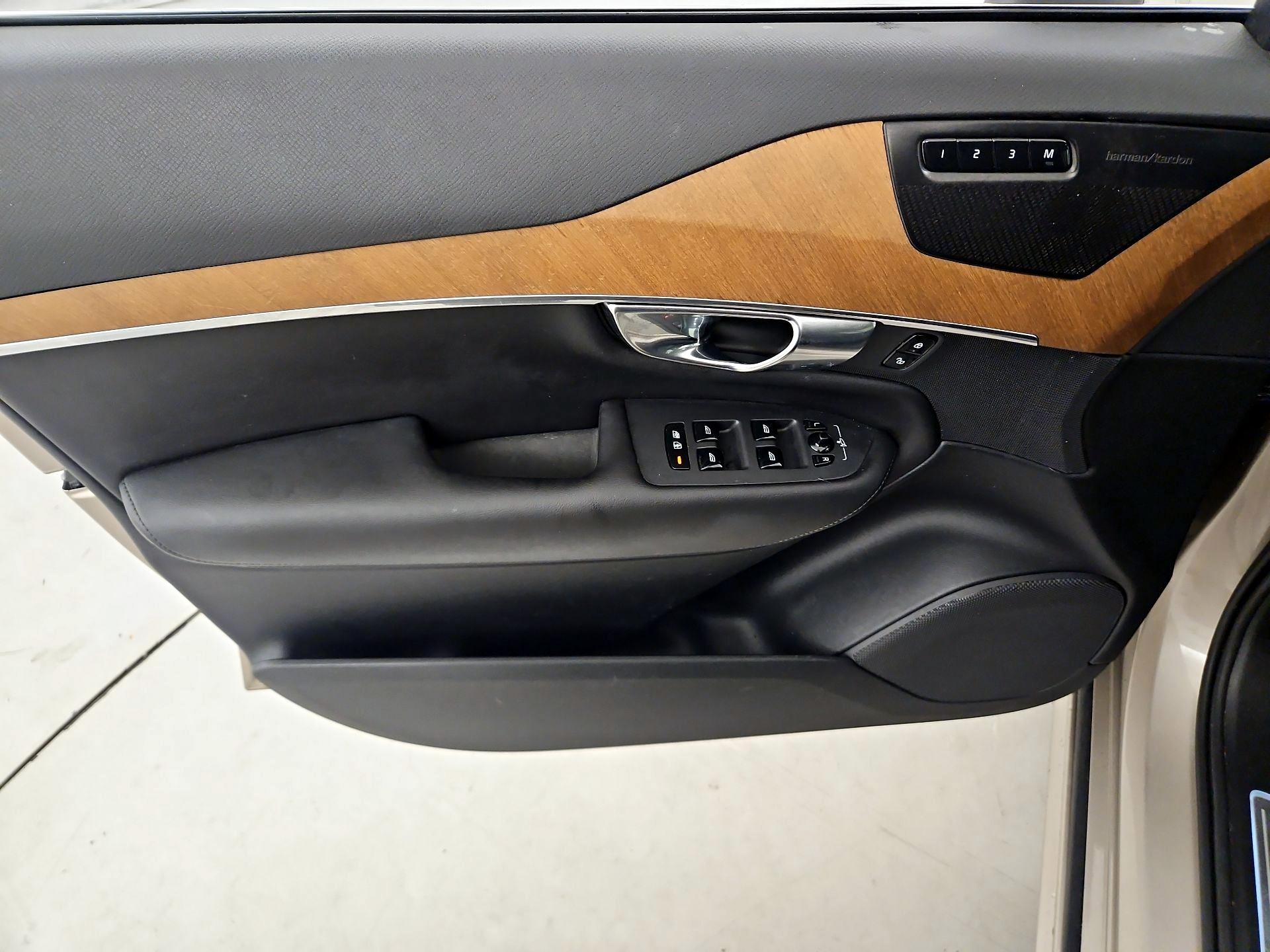 Thumbnail: 2023 Volvo XC90 - 12
