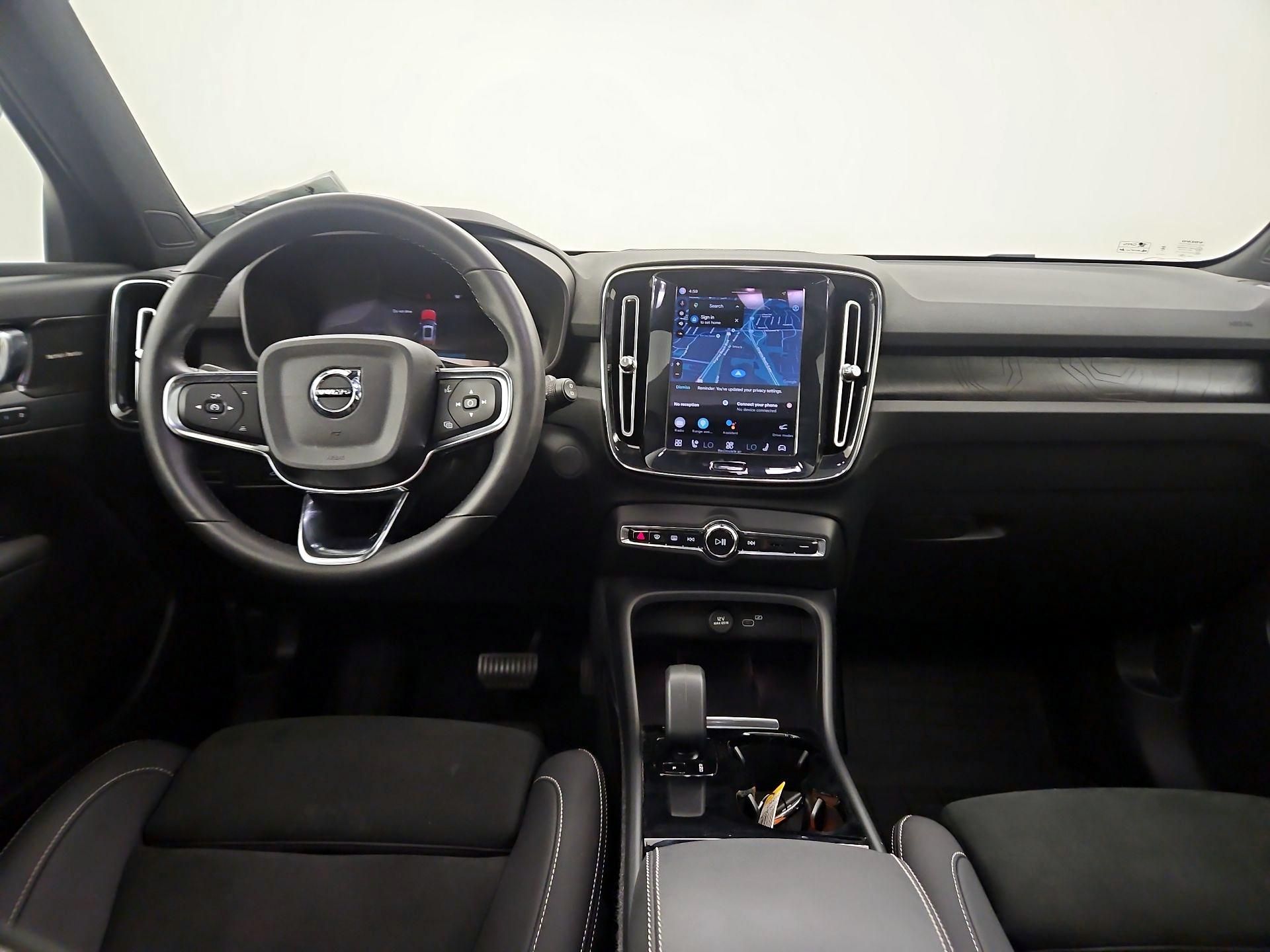 Thumbnail: 2023 Volvo XC40 - 9