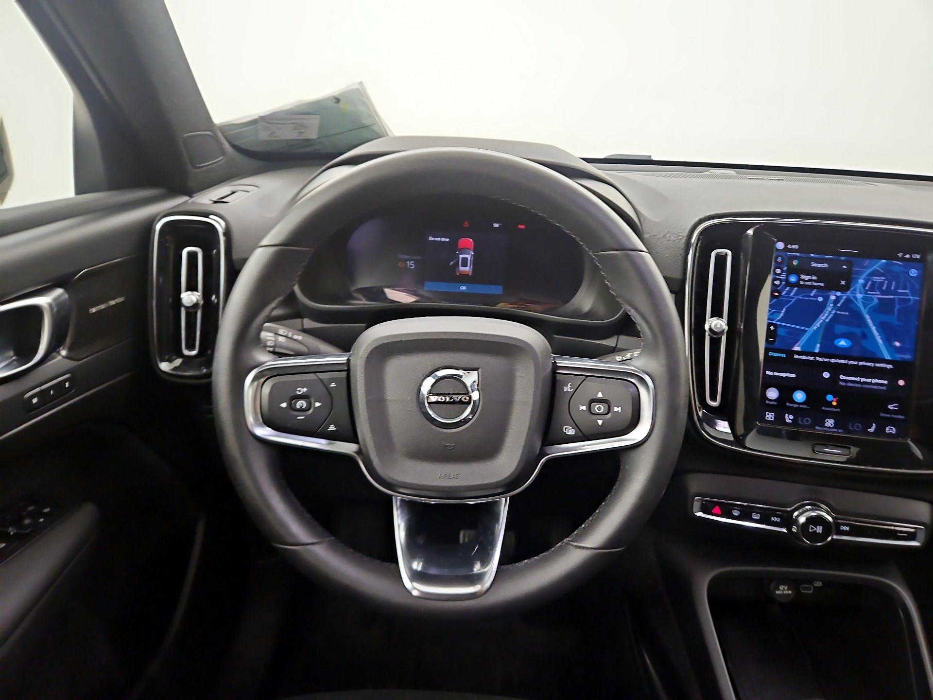 Thumbnail: 2023 Volvo XC40 - 10