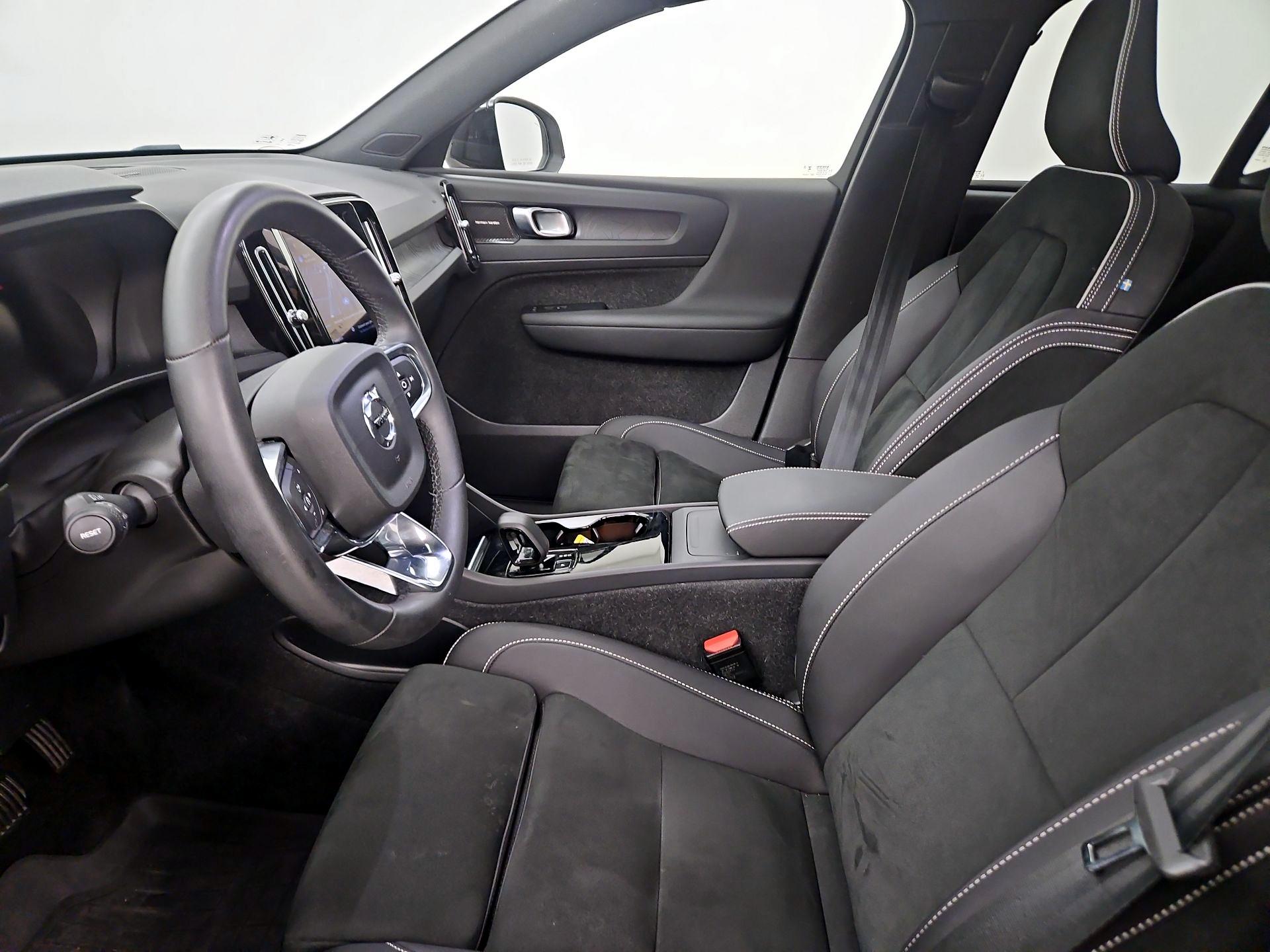 Thumbnail: 2023 Volvo XC40 - 11