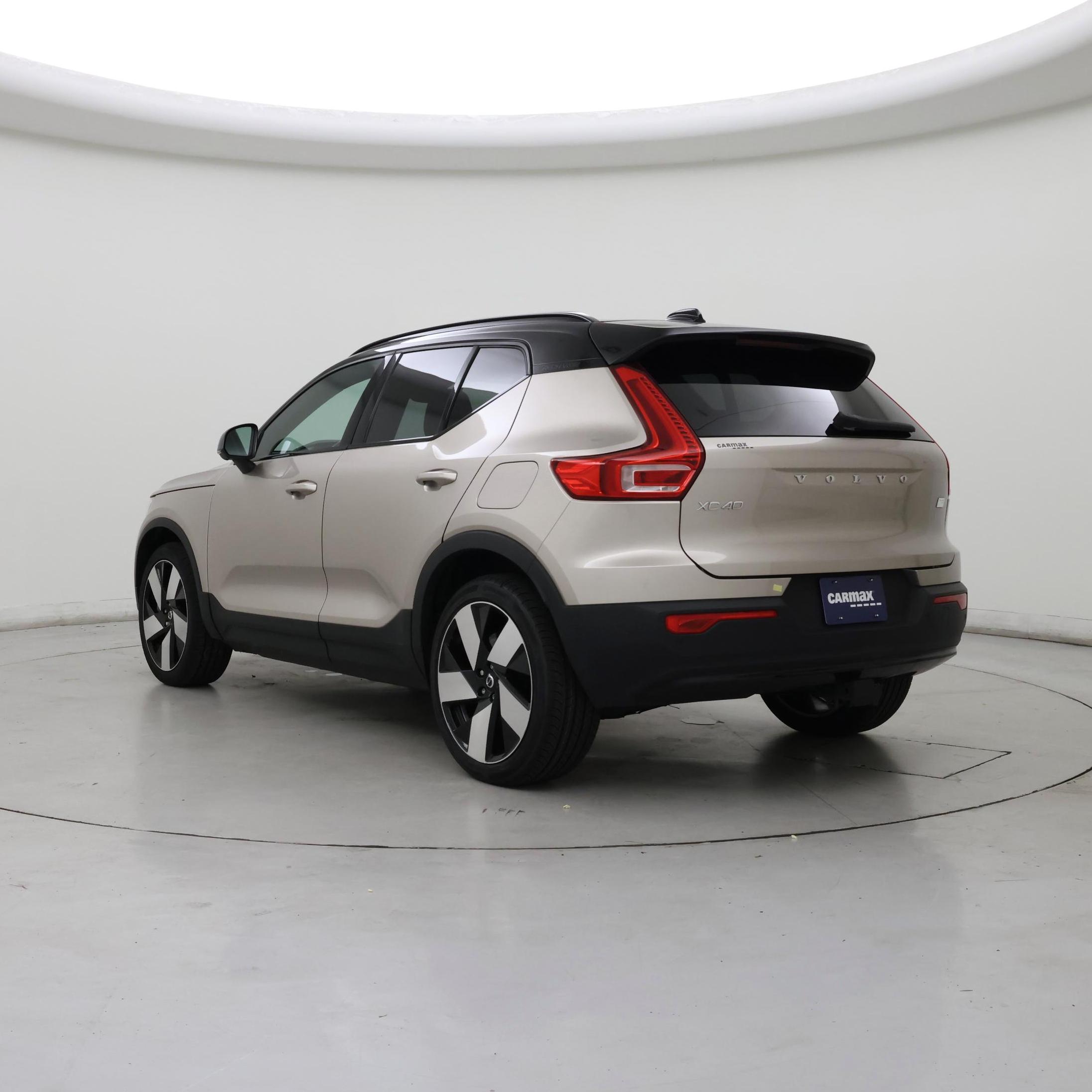 Thumbnail: 2023 Volvo XC40 - 2