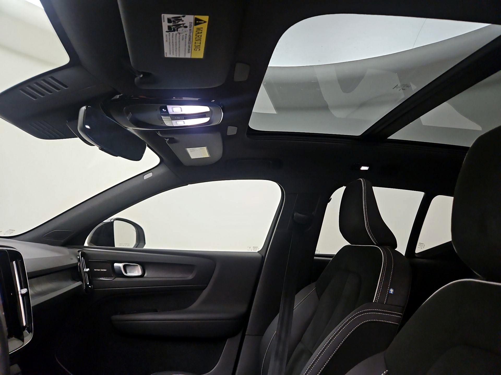 Thumbnail: 2023 Volvo XC40 - 20