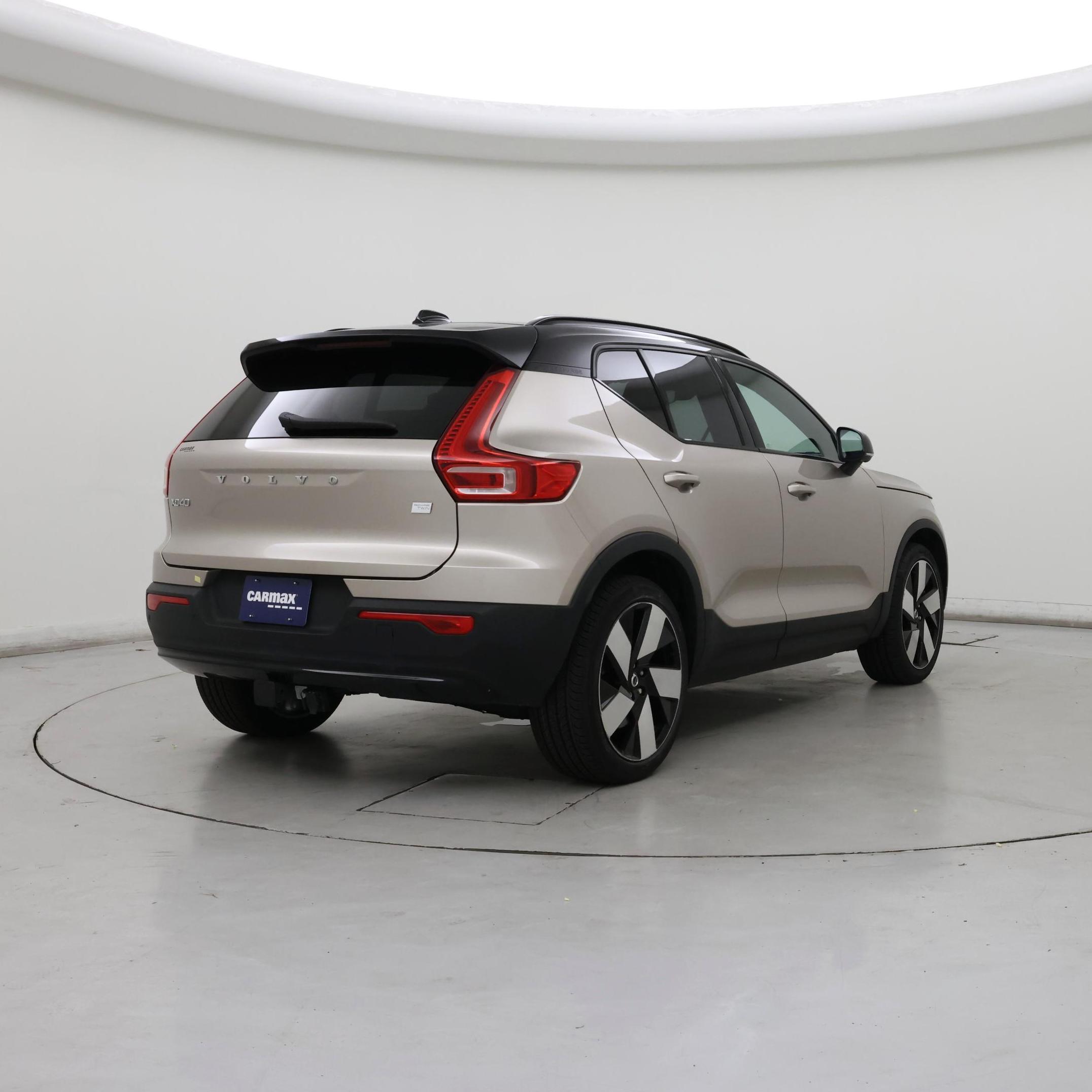 Thumbnail: 2023 Volvo XC40 - 8
