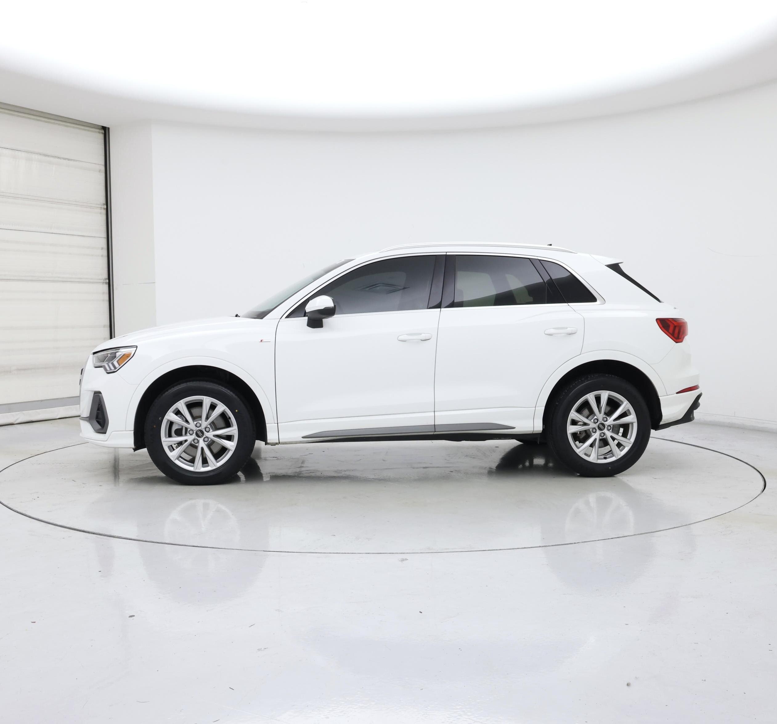 Thumbnail: 2023 Audi Q3 - 3