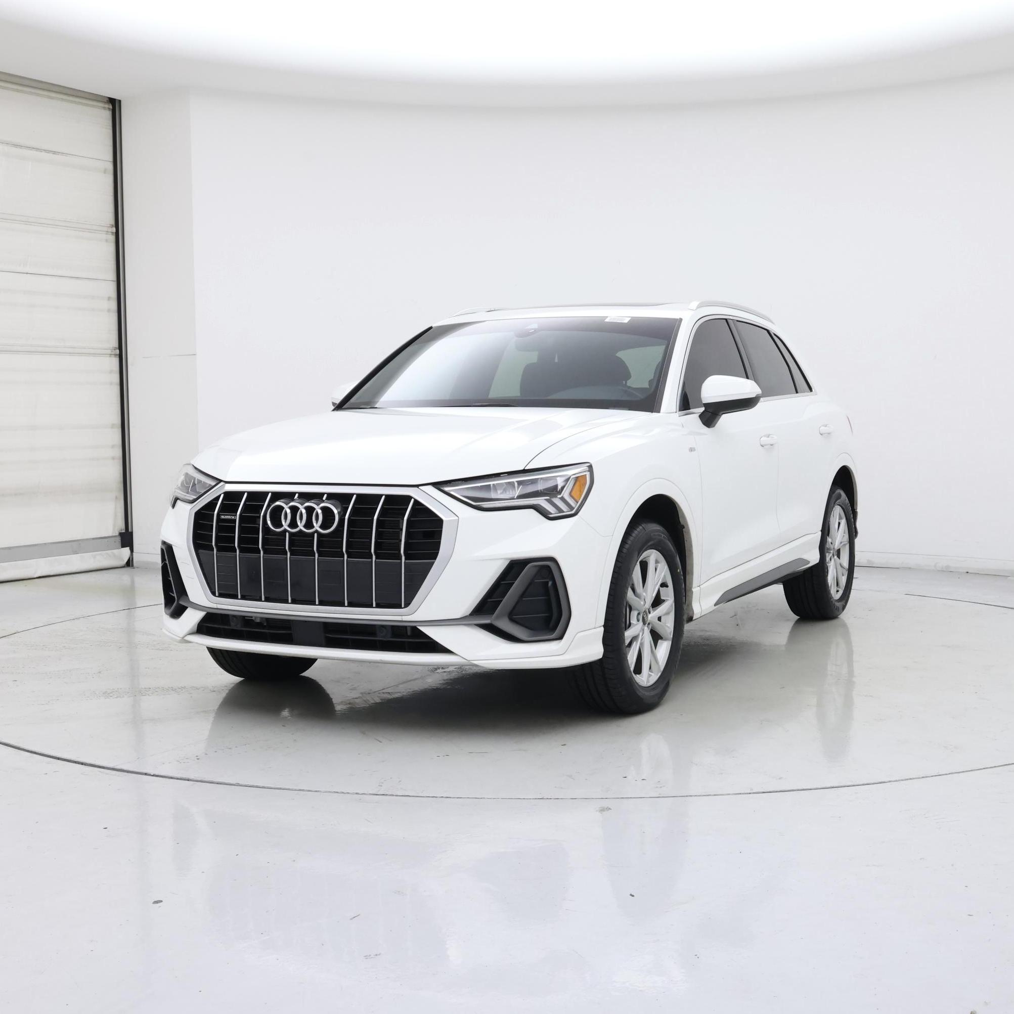 Thumbnail: 2023 Audi Q3 - 4