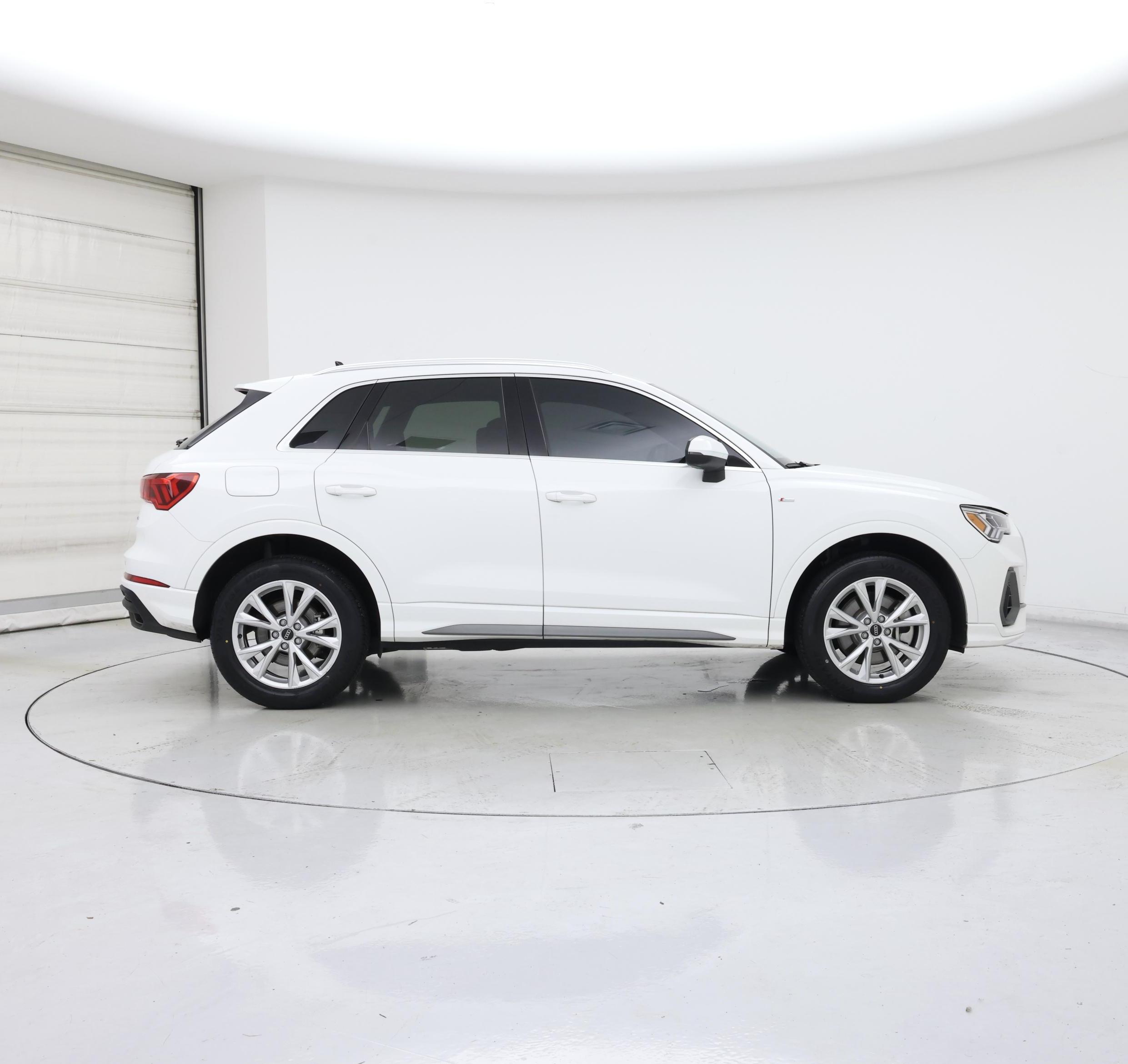 Thumbnail: 2023 Audi Q3 - 7