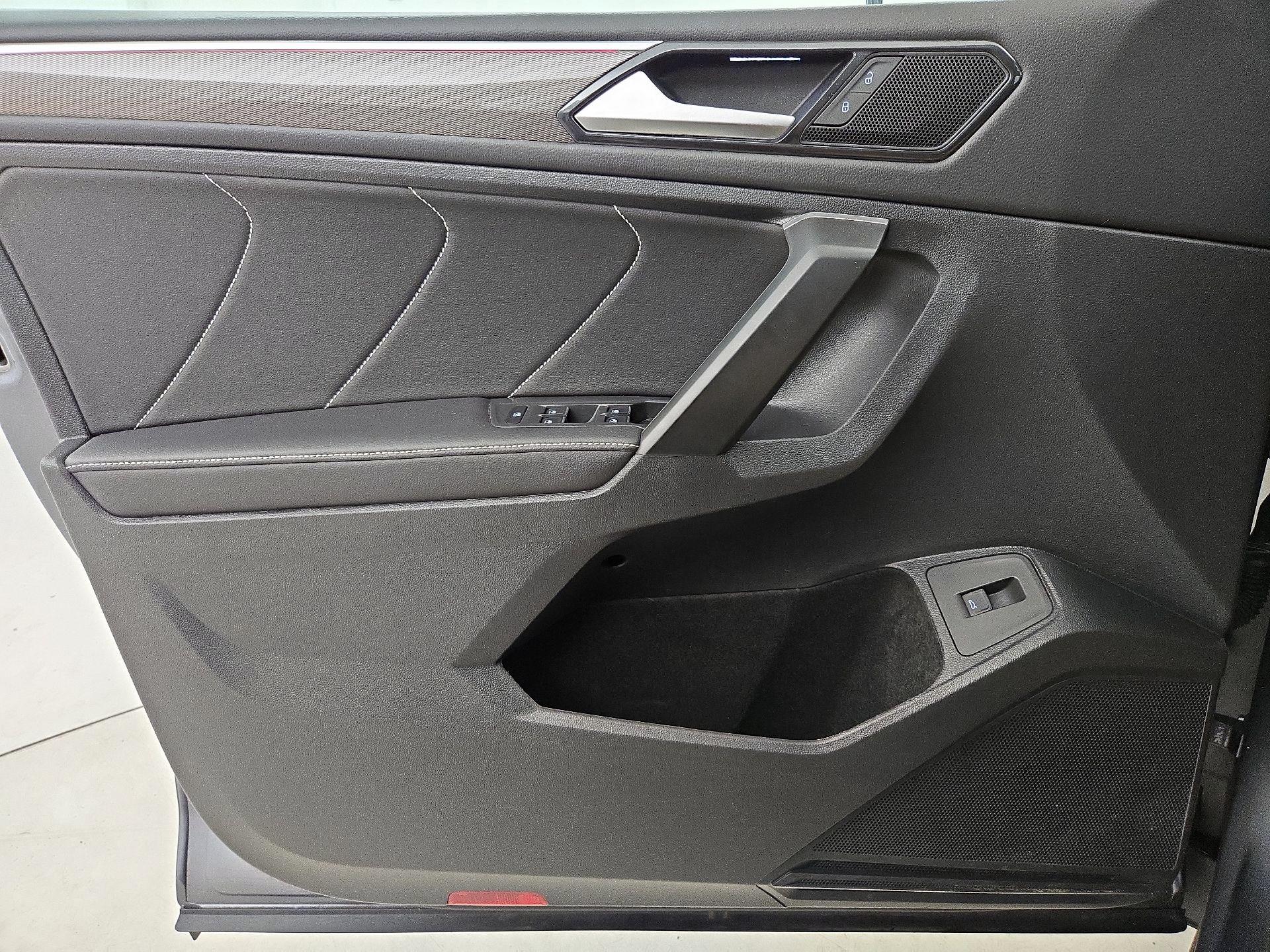 Thumbnail: 2024 Volkswagen Tiguan - 12