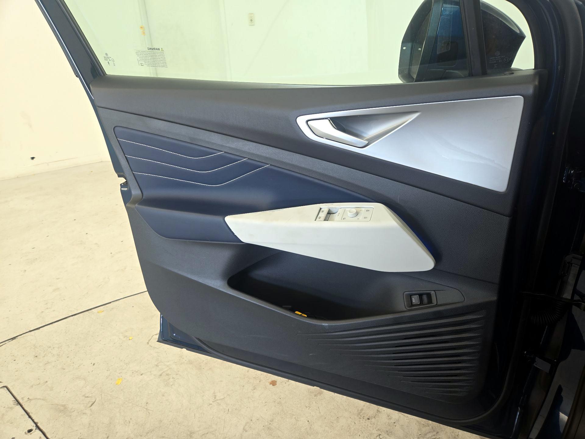 Thumbnail: 2023 Volkswagen ID.4 - 12