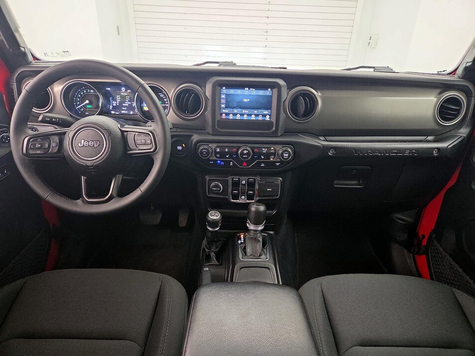 Apple CarPlay® & Android Auto™