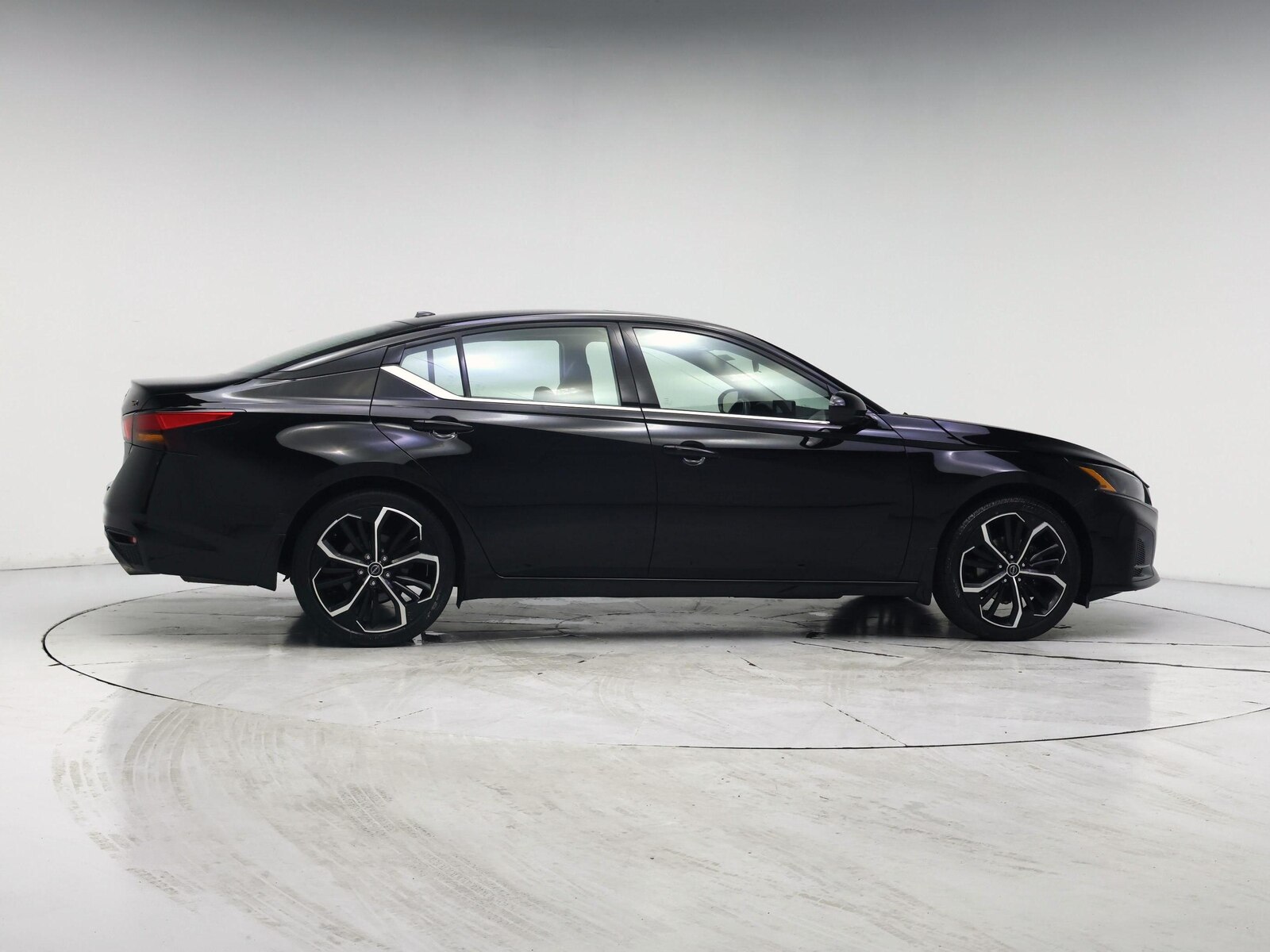 2023 Nissan Altima SR - Photo 8