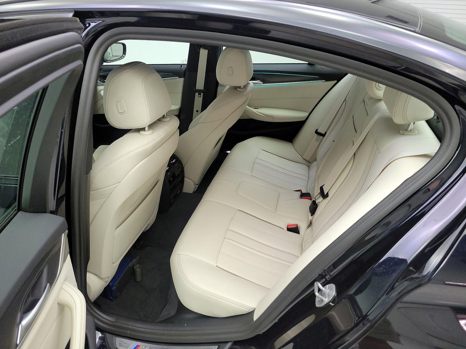 2023 BMW 5 Series 530e - Photo 22