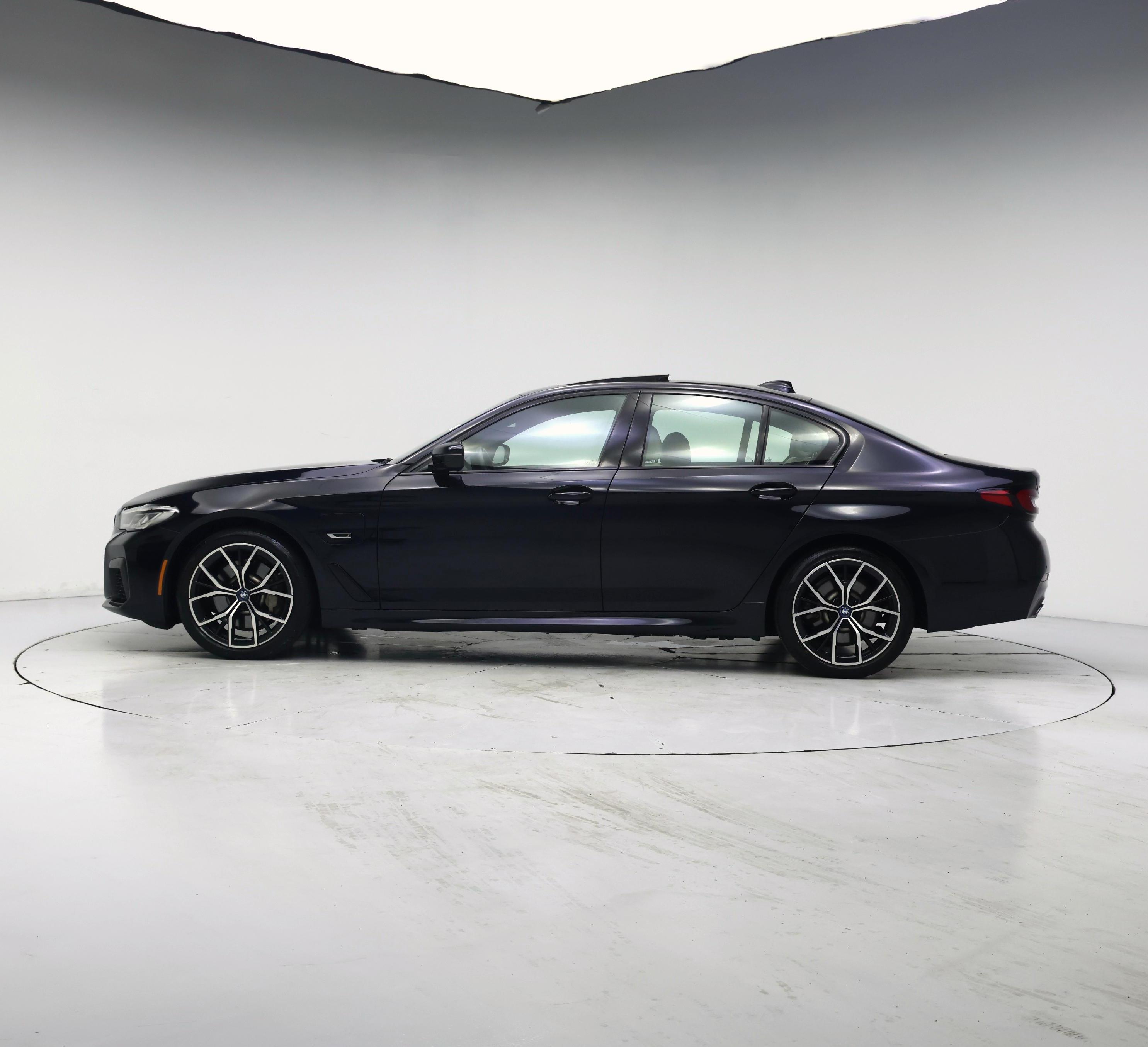 Thumbnail: 2023 BMW 5 Series - 3